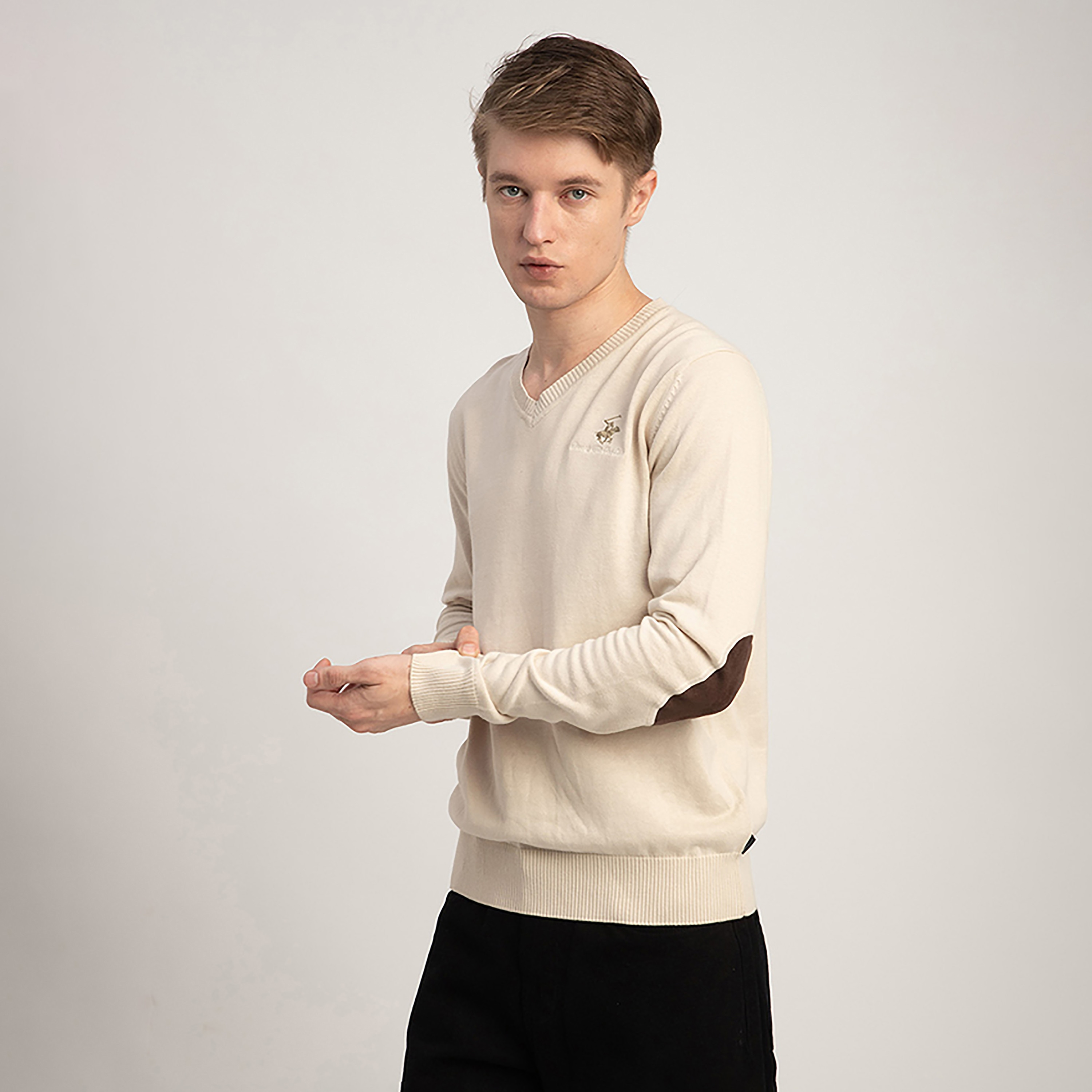 كنزة صوفية رجالية سادة برقبة على شكل V وأكمام طويلة من بيفرلي هيلز بولو كلوب-men-clothing-sweatersandpullovers-image-7