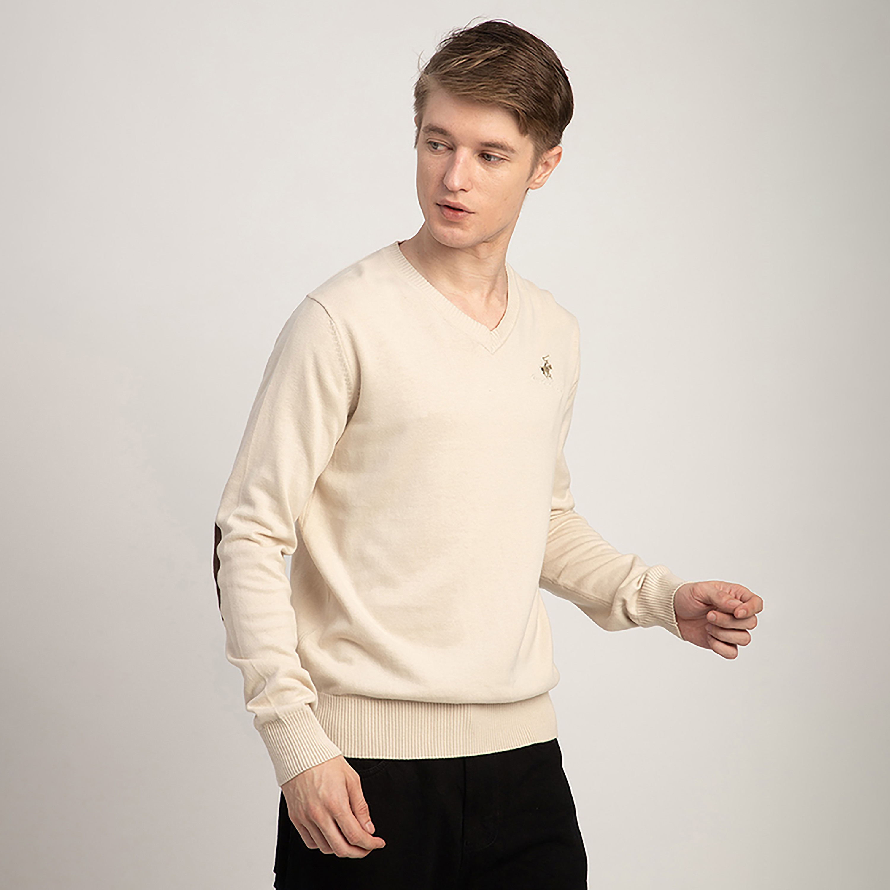 كنزة صوفية رجالية سادة برقبة على شكل V وأكمام طويلة من بيفرلي هيلز بولو كلوب-men-clothing-sweatersandpullovers-image-9