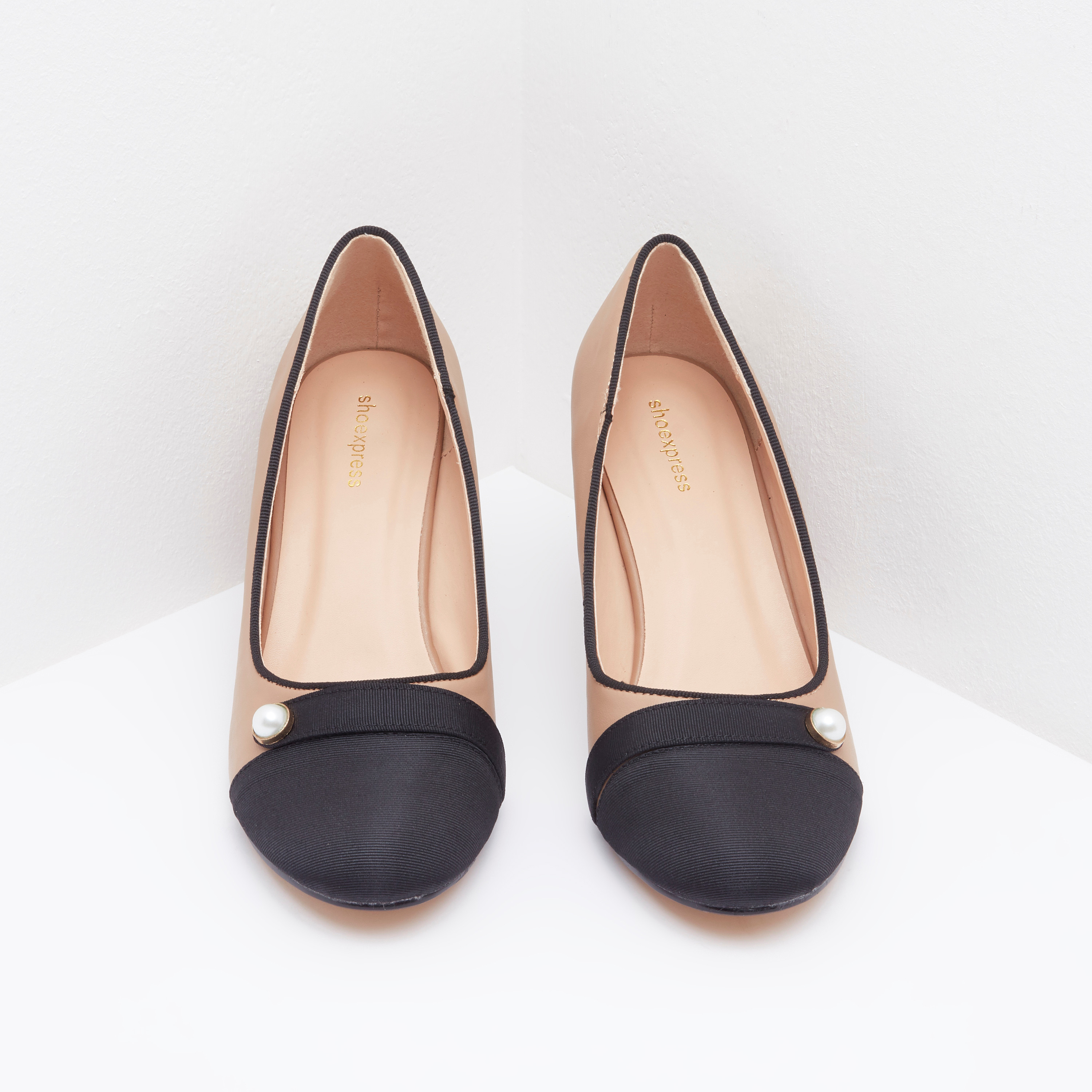 حذاء كلاسيكي سهل الارتداء ألموند-women-shoes-heels-image-6