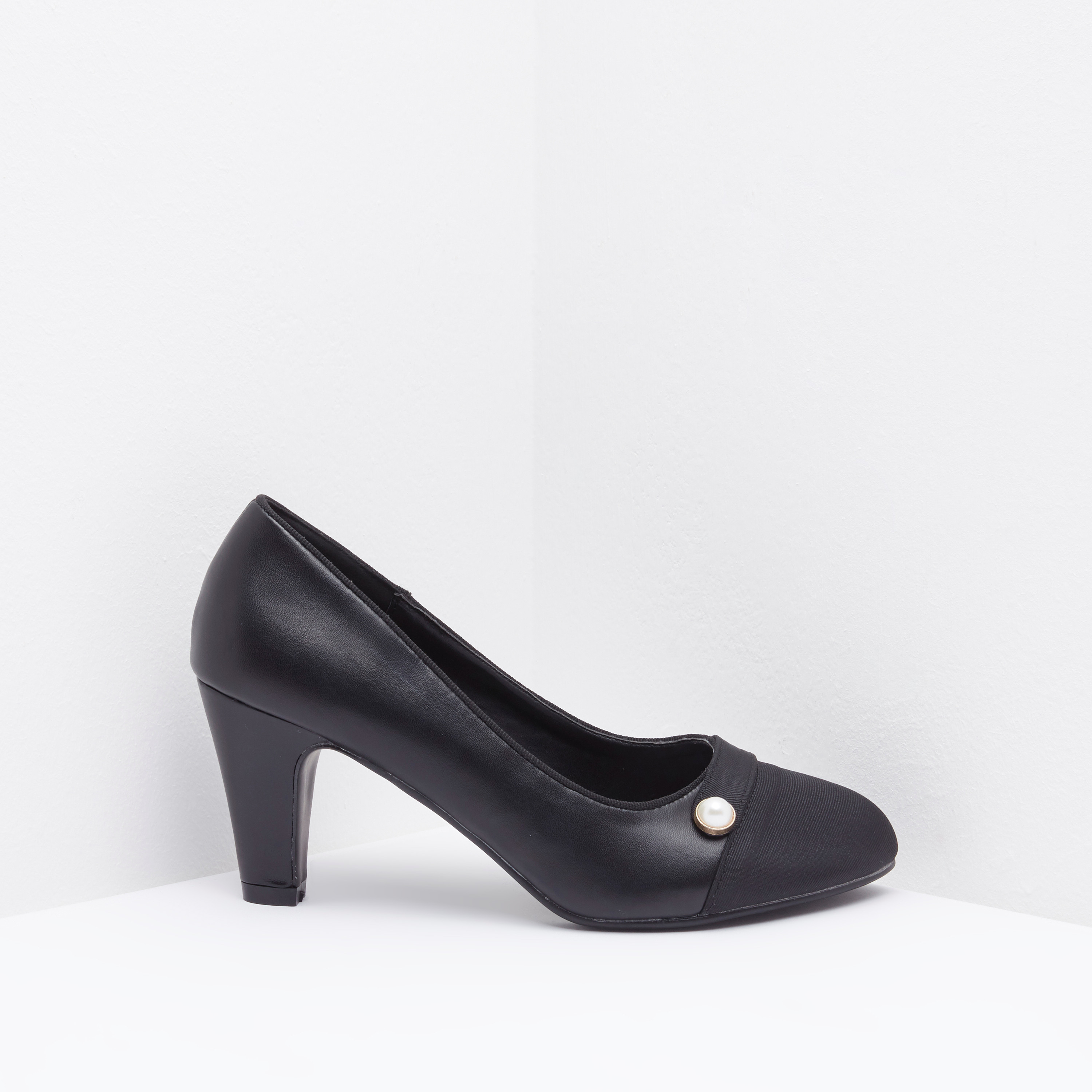 حذاء كلاسيكي سهل الارتداء ألموند-women-shoes-heels-image-1