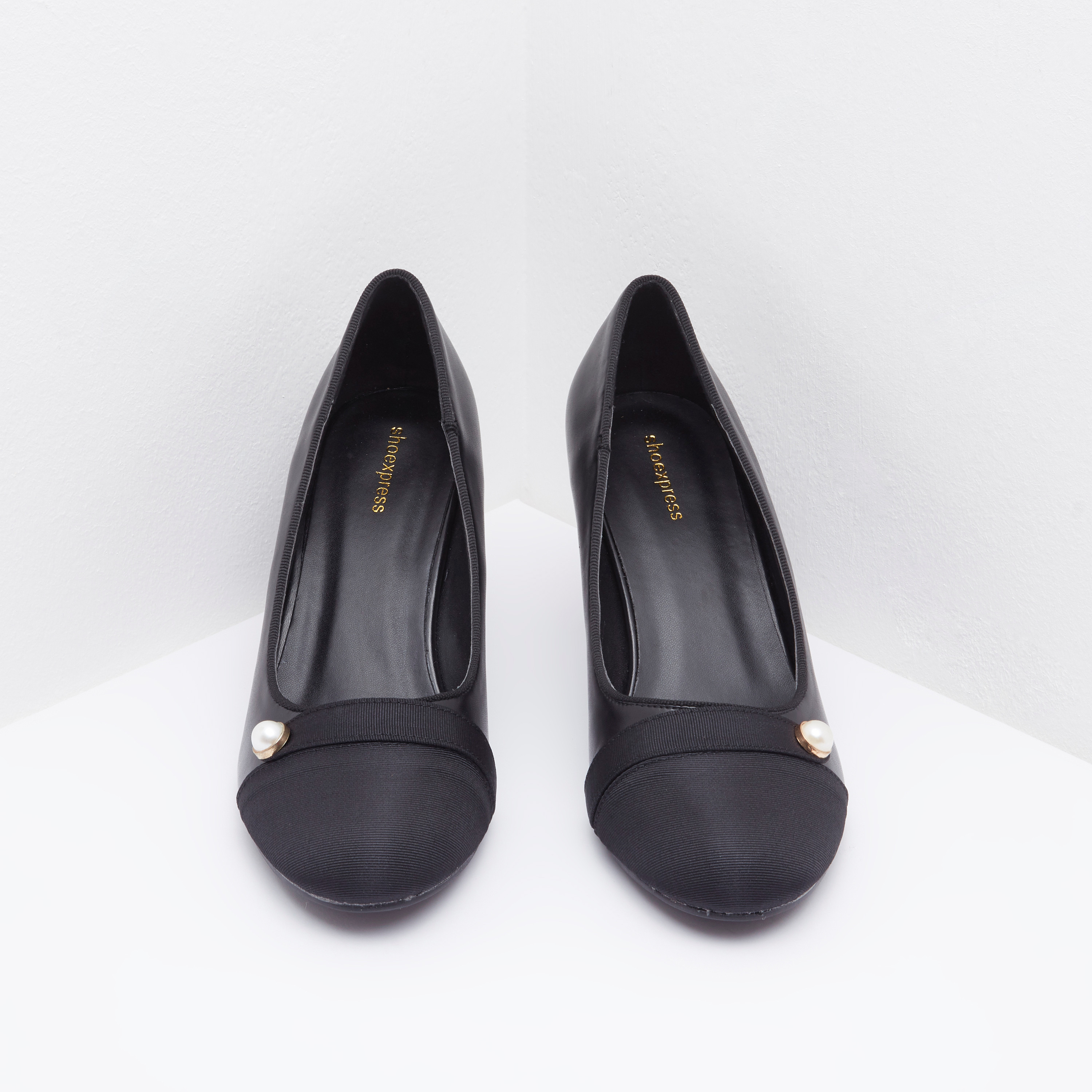 حذاء كلاسيكي سهل الارتداء ألموند-women-shoes-heels-image-2