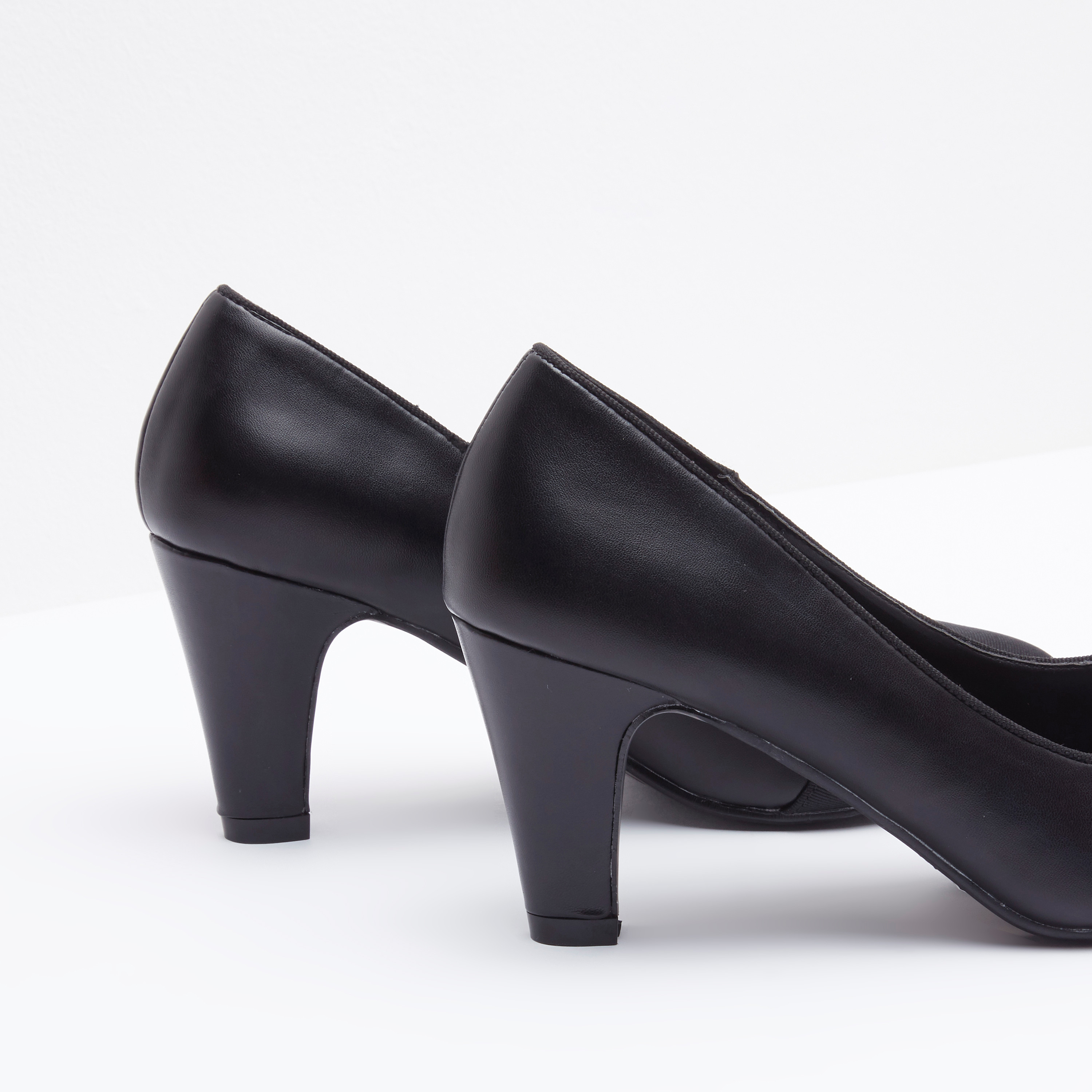 حذاء كلاسيكي سهل الارتداء ألموند-women-shoes-heels-image-3
