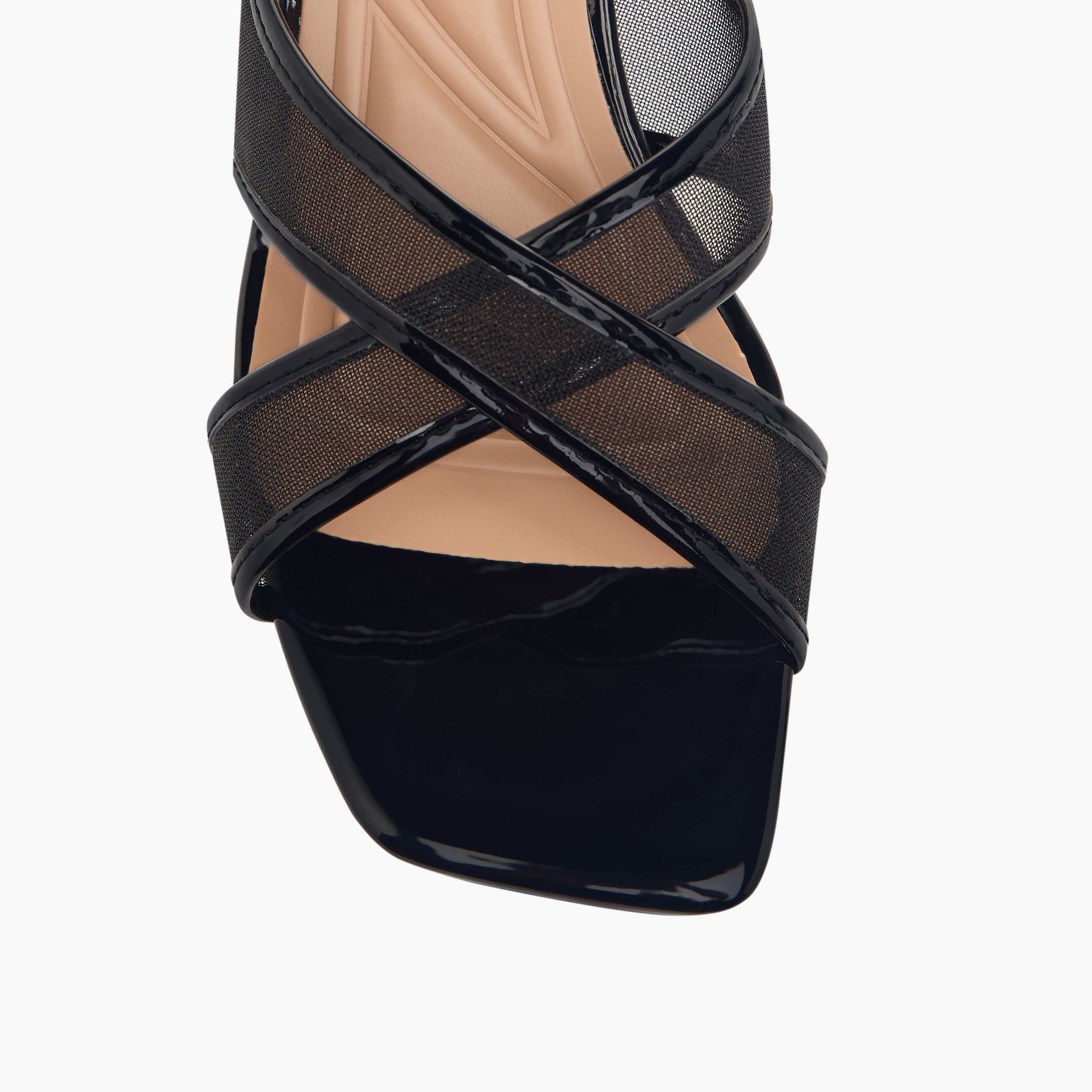 صندل بارز الملمس سهل الارتداء بحزام متقاطع وكعب صغير من سيليست-women-shoes-sandals-heeled-image-4
