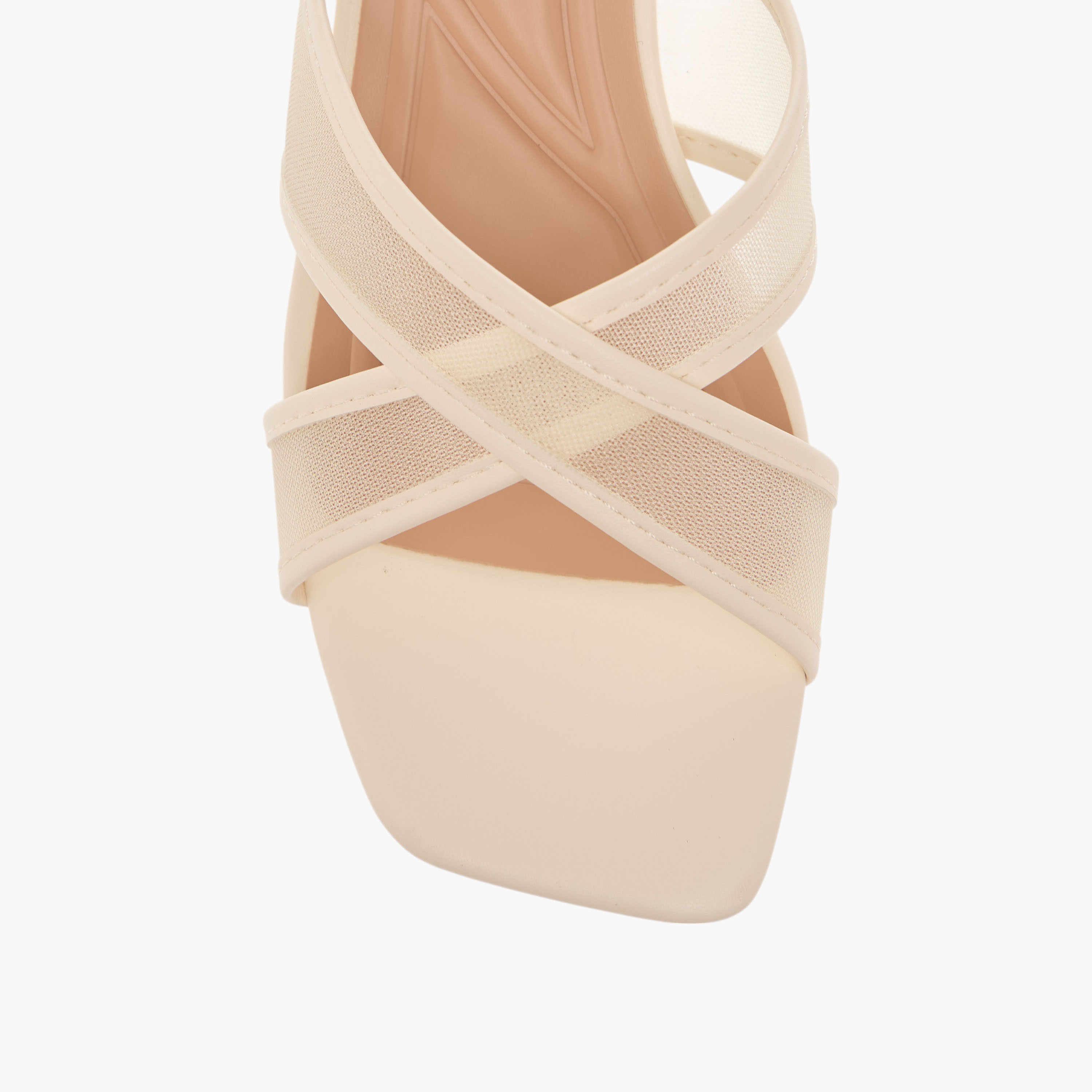 صندل بارز الملمس سهل الارتداء بحزام متقاطع وكعب صغير من سيليست-women-shoes-sandals-heeled-image-9