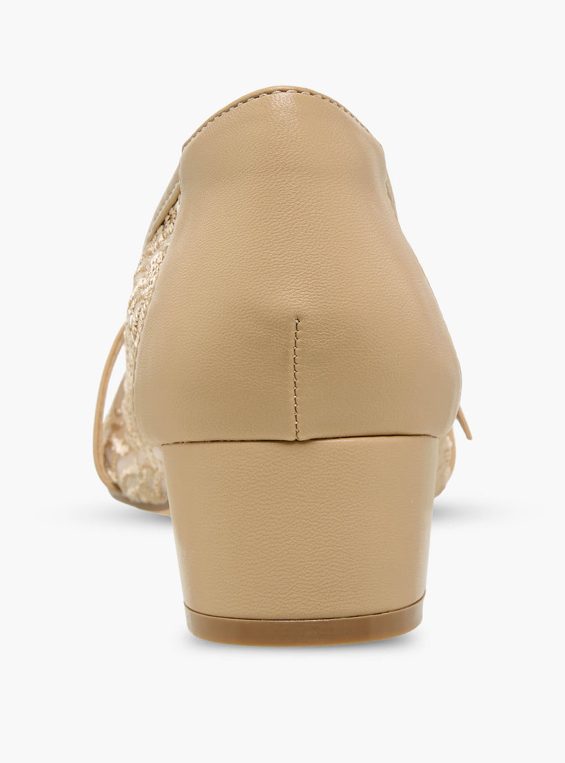 حذاء بومب بكعب سميك وتفاصيل دانتيل للنساء من سيليست-women-shoes-sandals-heeled-image-6