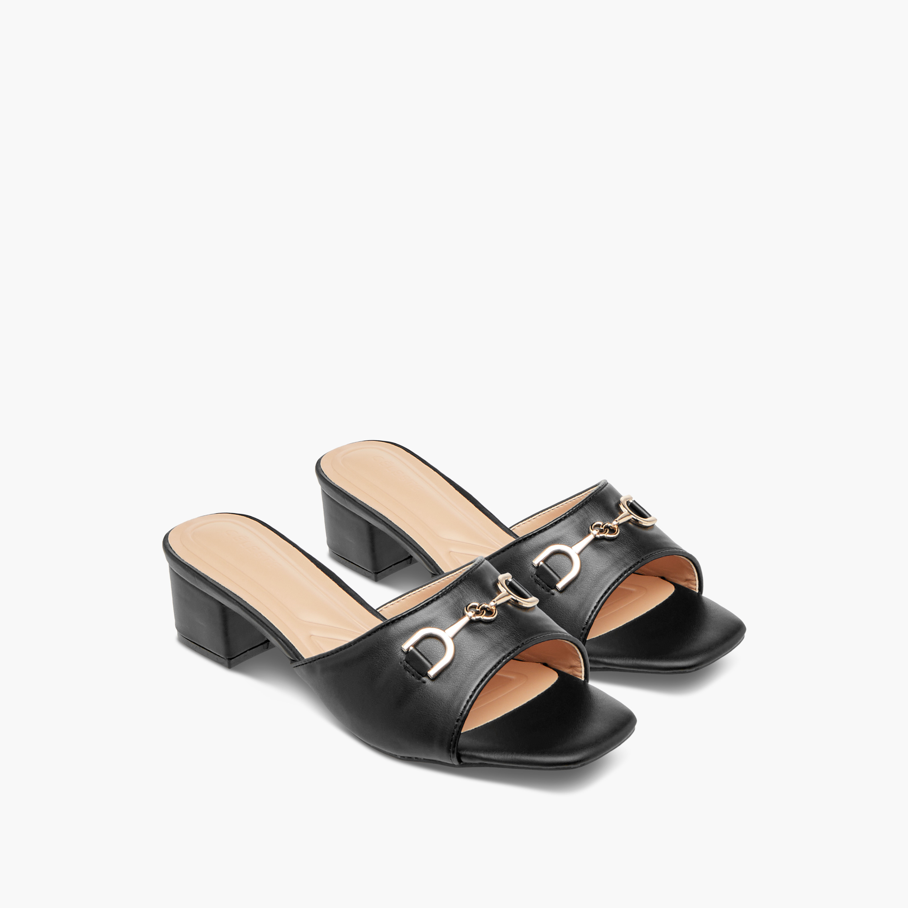 صندل سهل الارتداء بكعب سميك وزخارف شعار للنساء من سيليست-women-shoes-sandals-heeled-image-1
