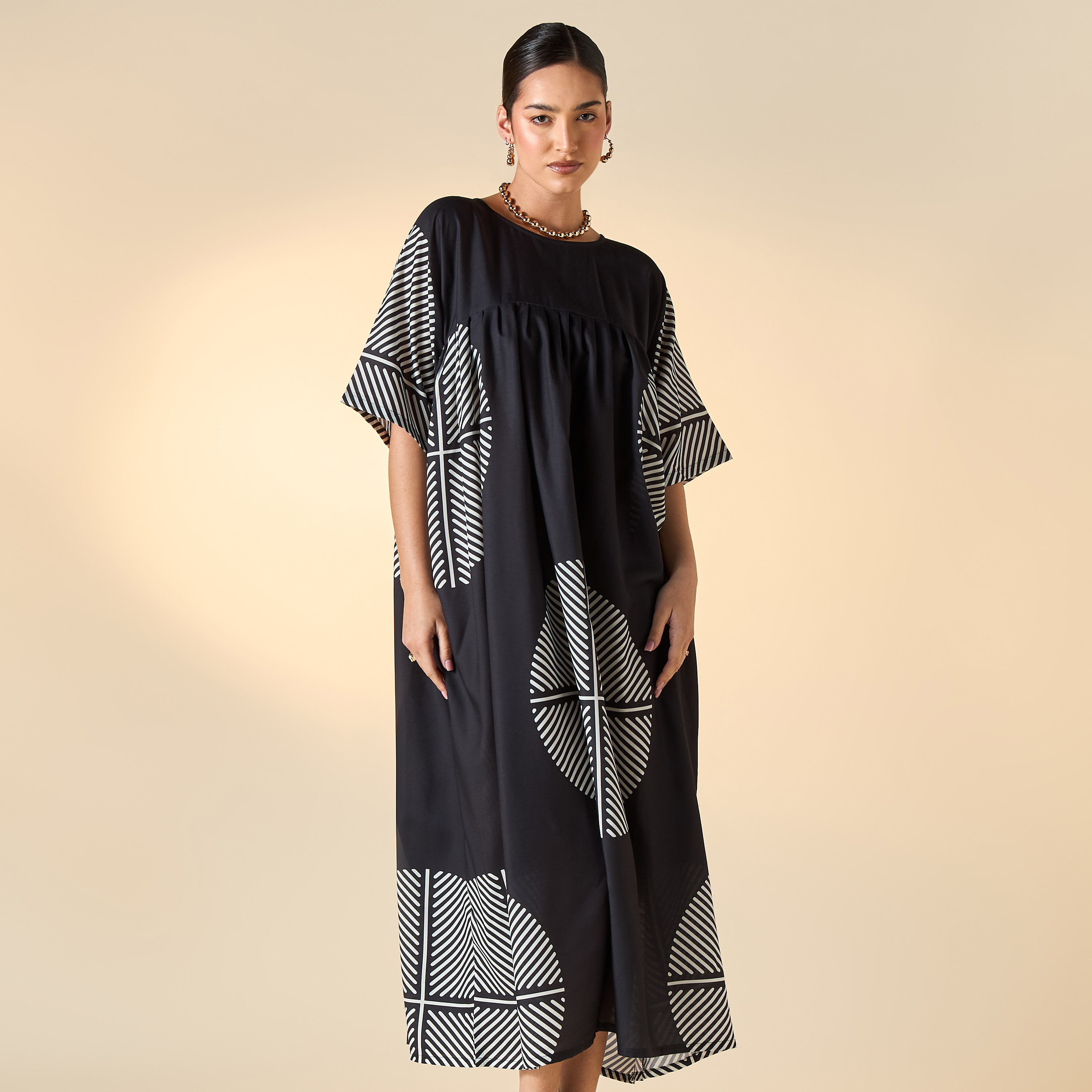 فستان ماكسي بأكمام قصيرة وكسرات وطبعات من فيور-women-clothing-dresses-image-1