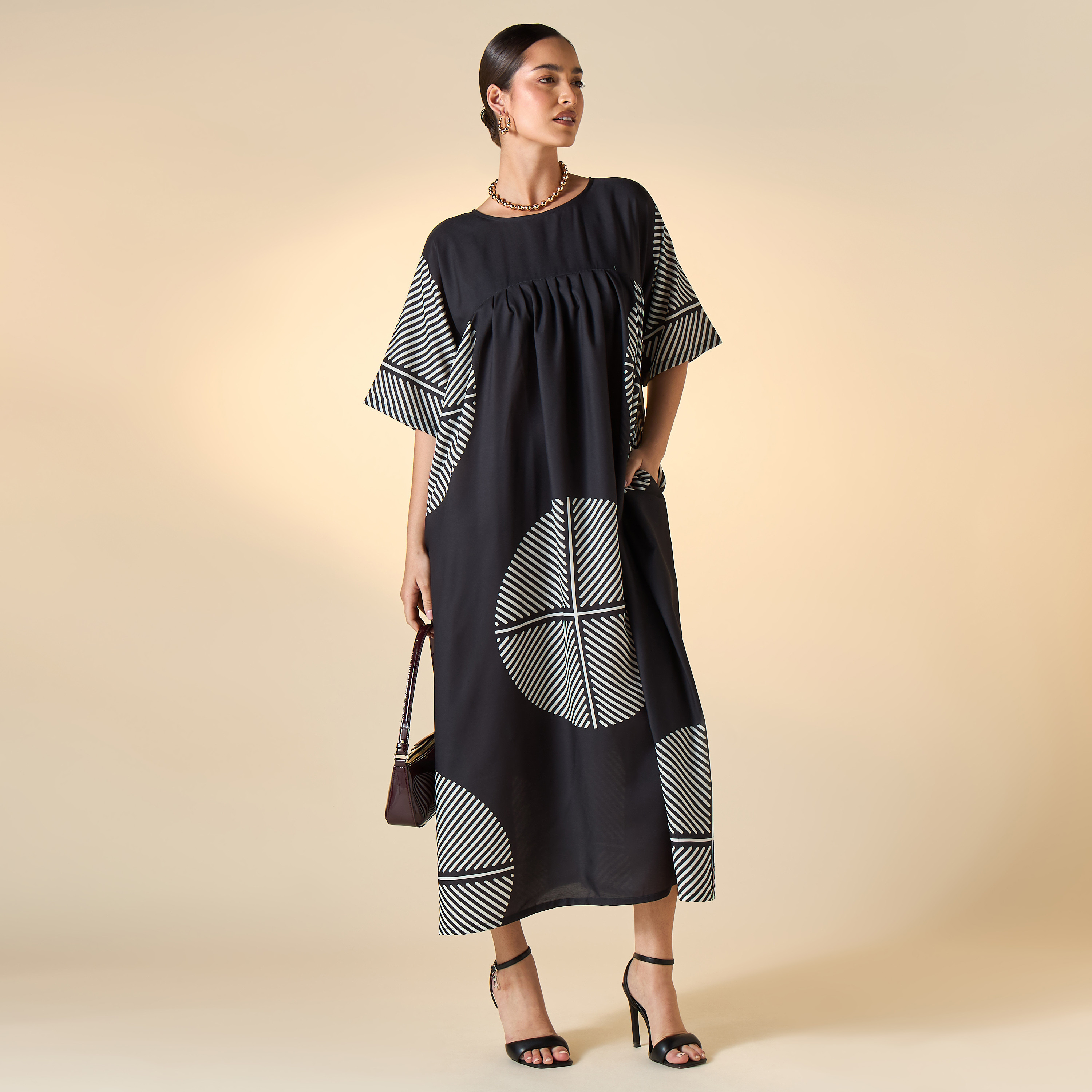فستان ماكسي بأكمام قصيرة وكسرات وطبعات من فيور-women-clothing-dresses-image-2