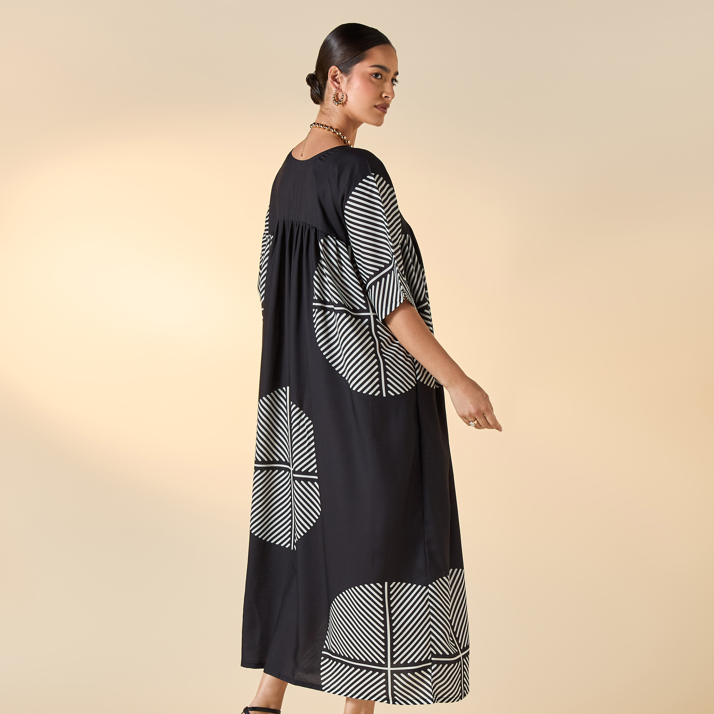 فستان ماكسي بأكمام قصيرة وكسرات وطبعات من فيور-women-clothing-dresses-image-3