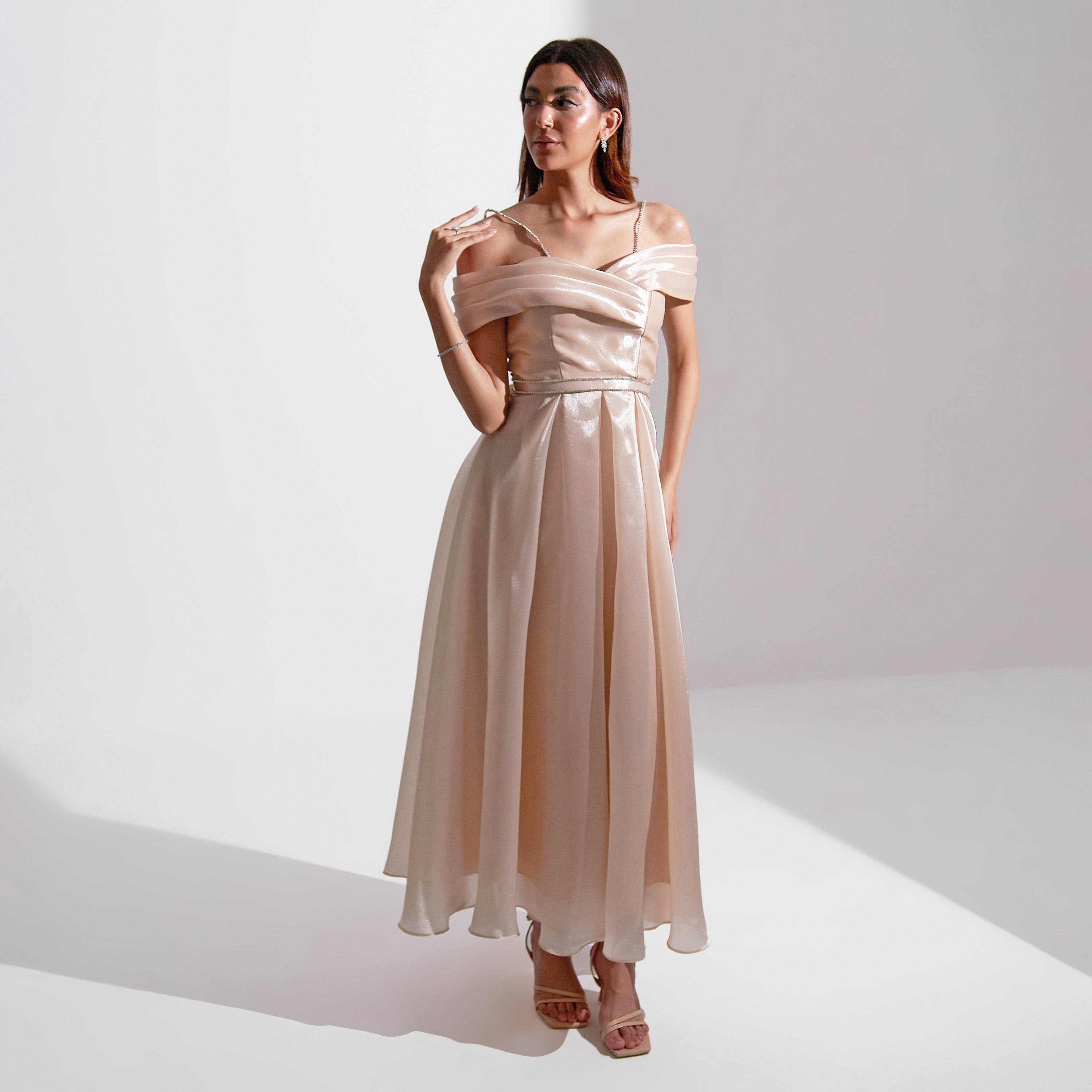 فستان ماكسي نسائي من أكاديا مزين بكتف مكشوف وملفوف من الأورجانزا للسهرات-women-clothing-dresses-image-14