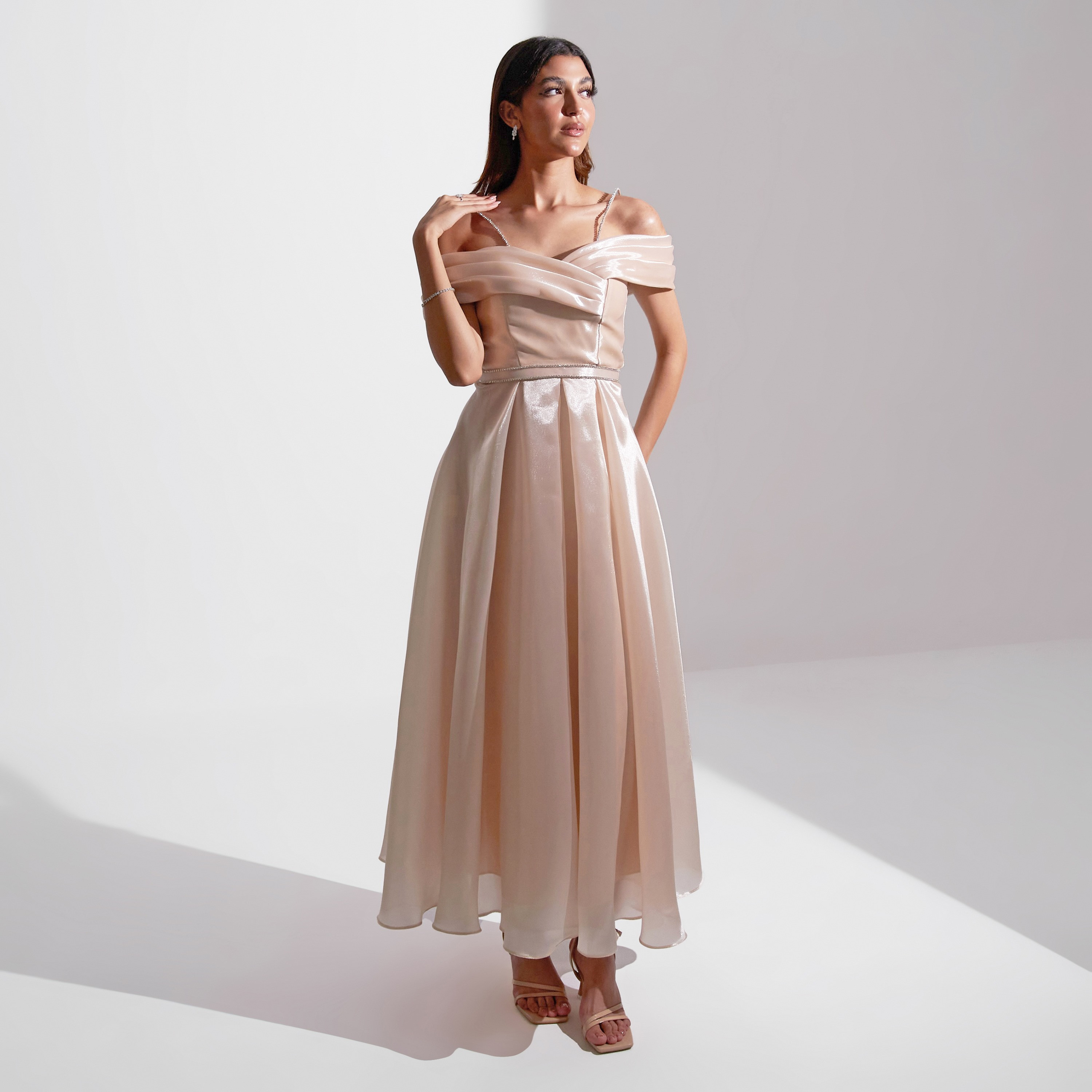 فستان ماكسي نسائي من أكاديا مزين بكتف مكشوف وملفوف من الأورجانزا للسهرات-women-clothing-dresses-image-15