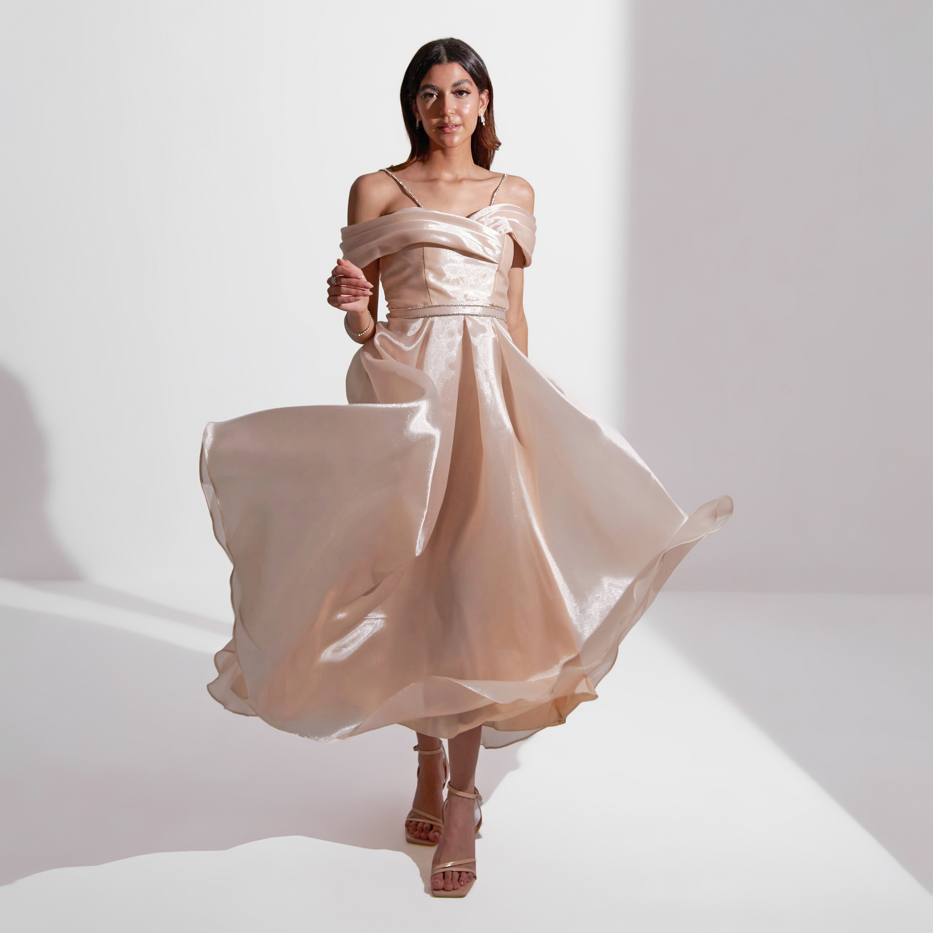 فستان ماكسي نسائي من أكاديا مزين بكتف مكشوف وملفوف من الأورجانزا للسهرات-women-clothing-dresses-image-17