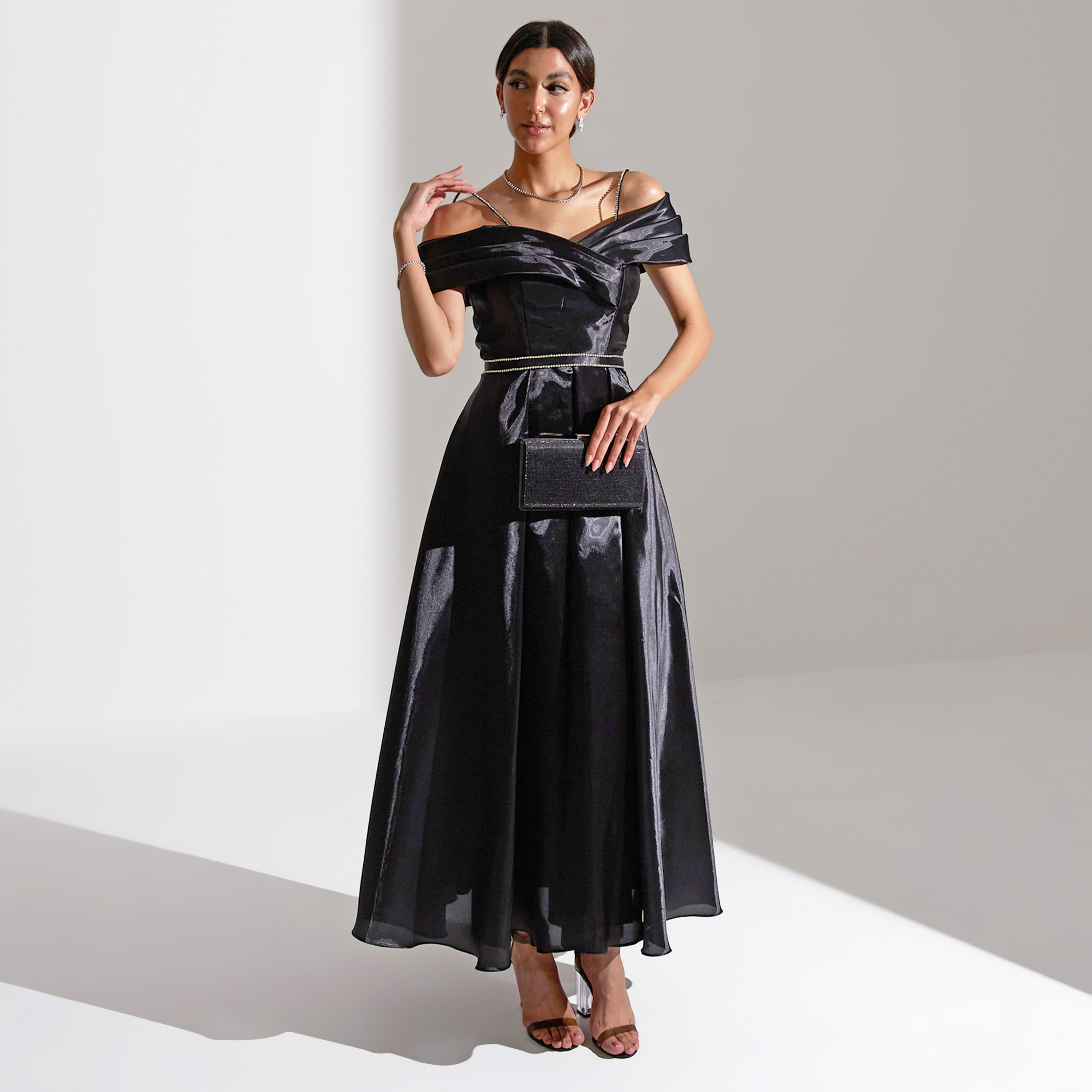 فستان ماكسي نسائي من أكاديا مزين بكتف مكشوف وملفوف من الأورجانزا للسهرات-women-clothing-dresses-image-1