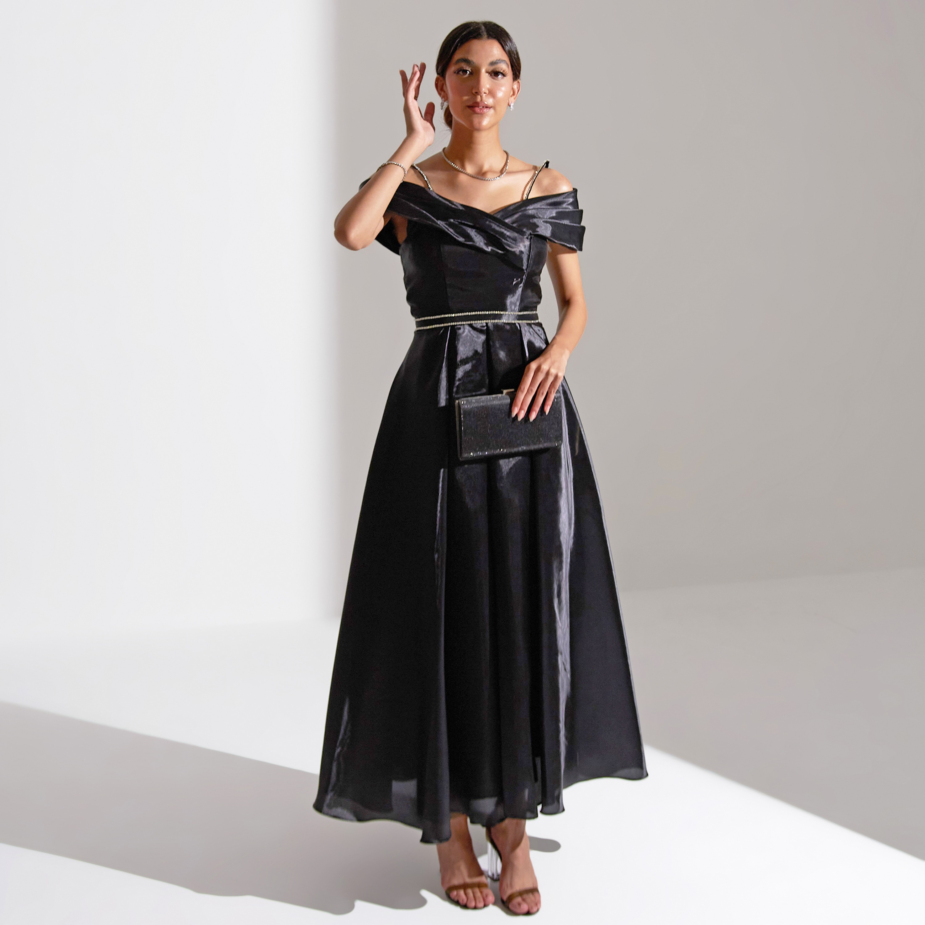 فستان ماكسي نسائي من أكاديا مزين بكتف مكشوف وملفوف من الأورجانزا للسهرات-women-clothing-dresses-image-4