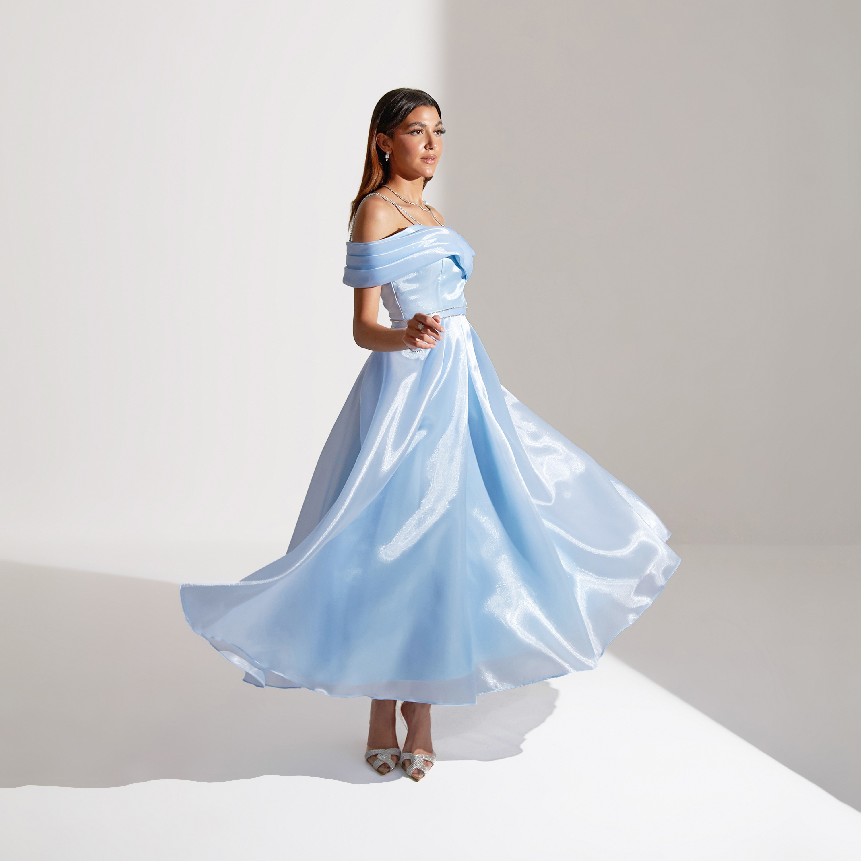 فستان ماكسي نسائي من أكاديا مزين بكتف مكشوف وملفوف من الأورجانزا للسهرات-women-clothing-dresses-image-22