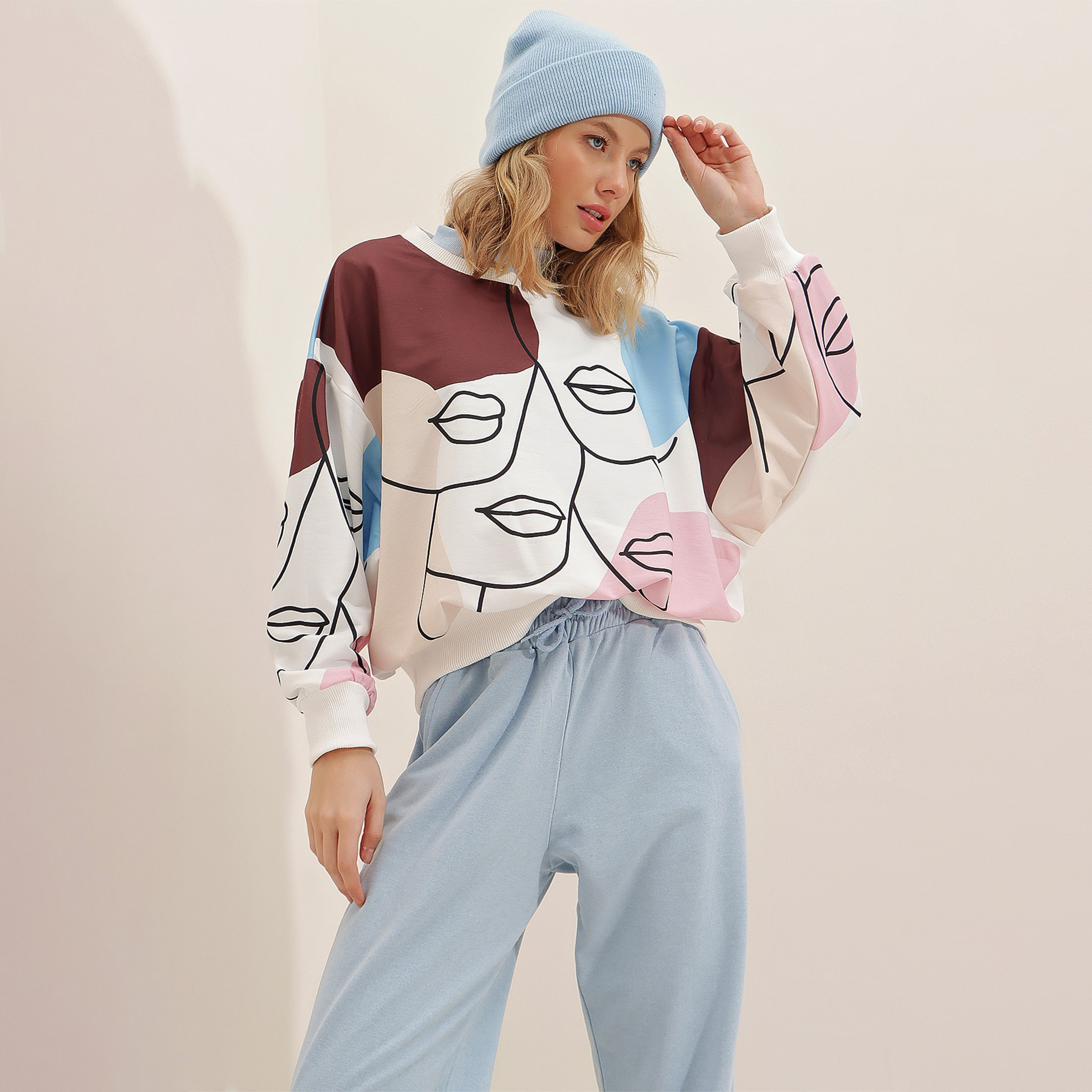 تريند ألاجاتي ستايل سويت شيرت نسائي بلون القهوة بتصميم ألوان متباينة-women-clothing-hoodiesandsweatshirts-sweatshirts-image-1