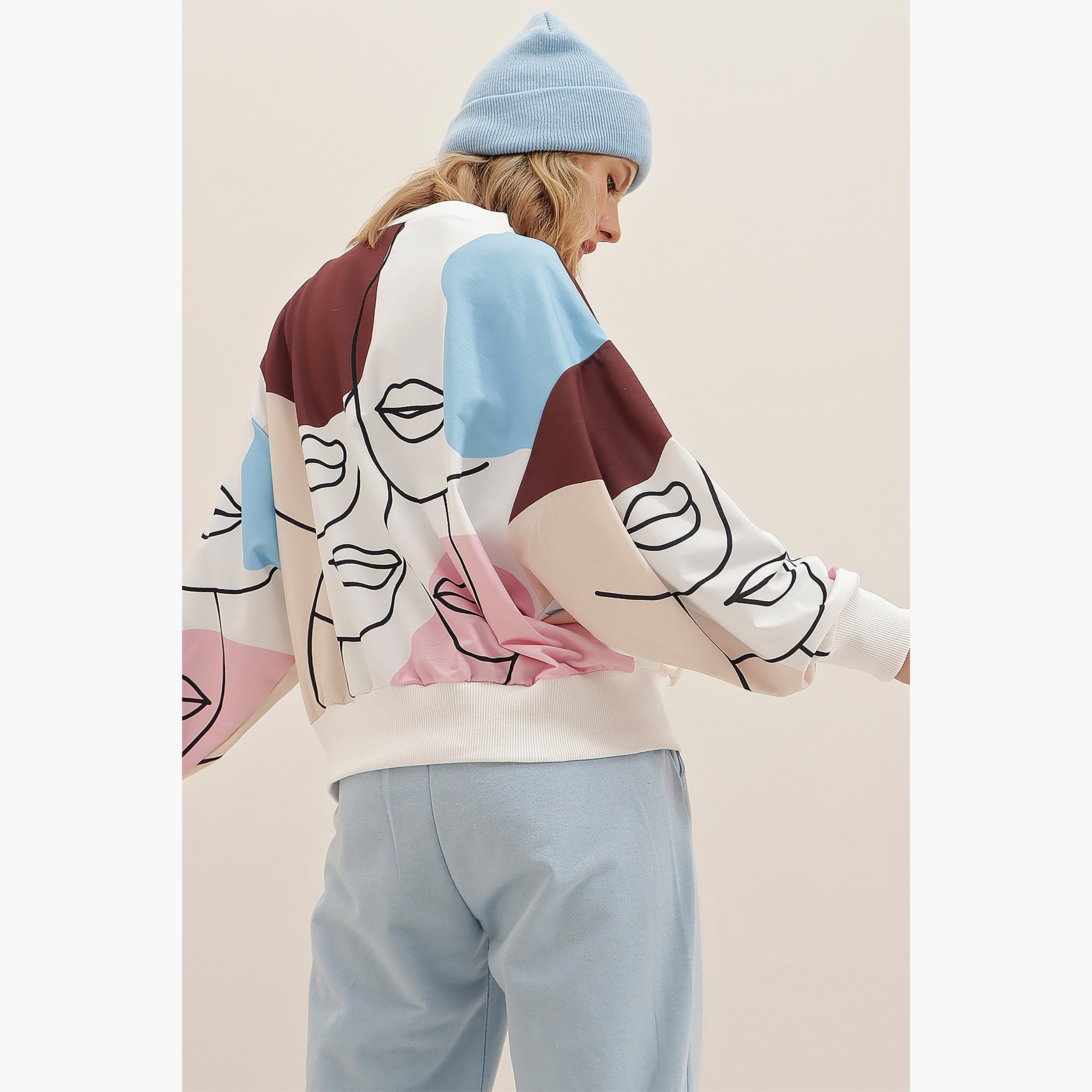 تريند ألاجاتي ستايل سويت شيرت نسائي بلون القهوة بتصميم ألوان متباينة-women-clothing-hoodiesandsweatshirts-sweatshirts-image-3