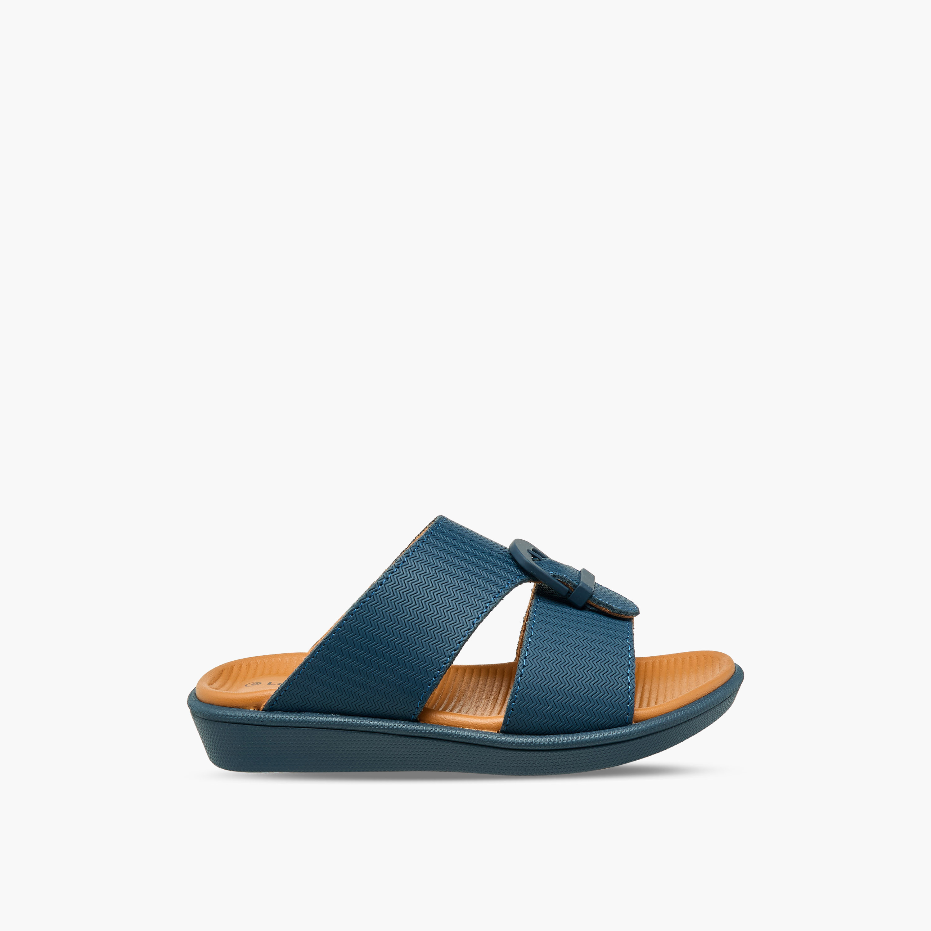 صندل عربي بزينة إبزيم للأولاد من لو كونفورت-boys-shoes-sandals-image-3