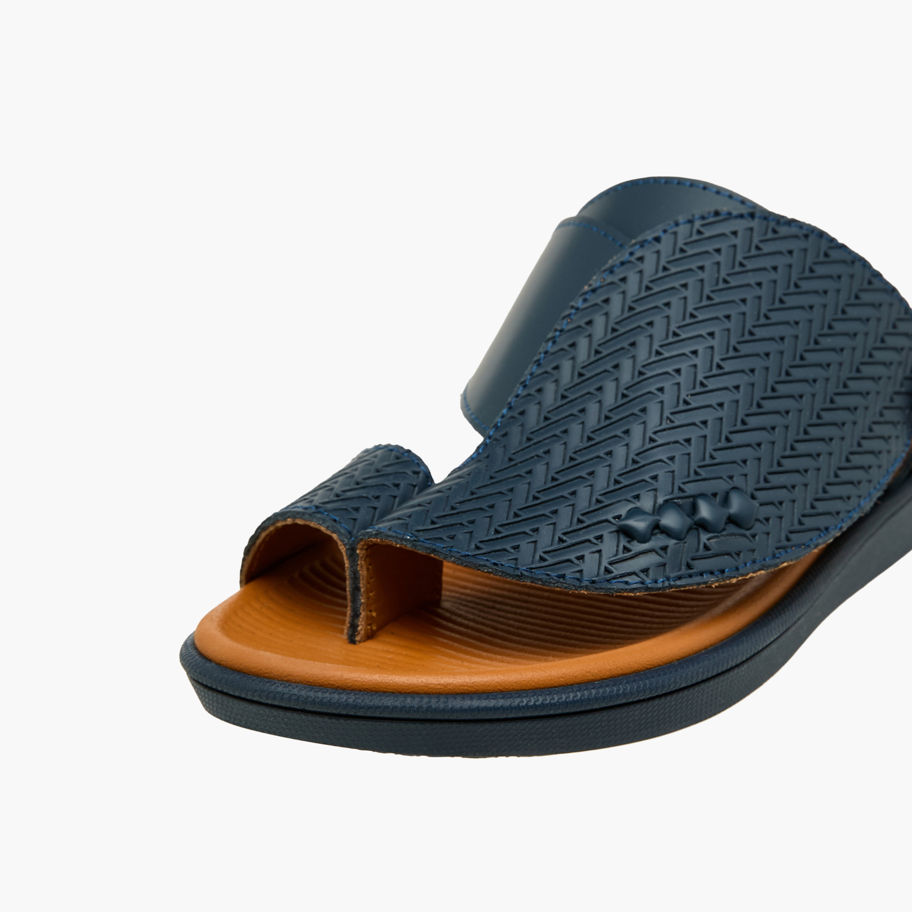 صندل عربي جلد بتفاصيل حلقة إصبع للأولاد من الواحة-boys-shoes-sandals-image-4