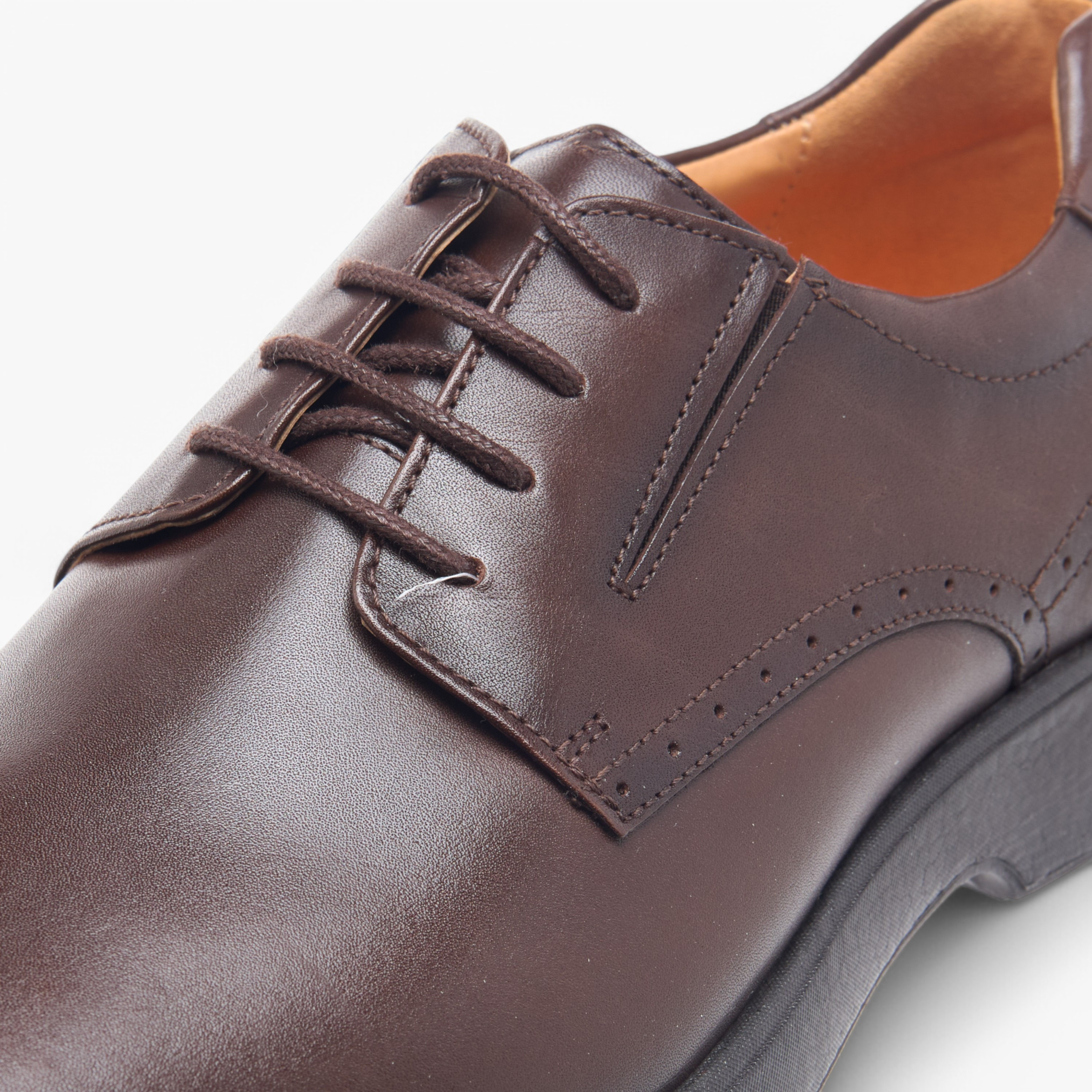 Le Confort Solid Leather Derby Shoes with Lace-Up Closure-men-shoes-formalshoes-image-11