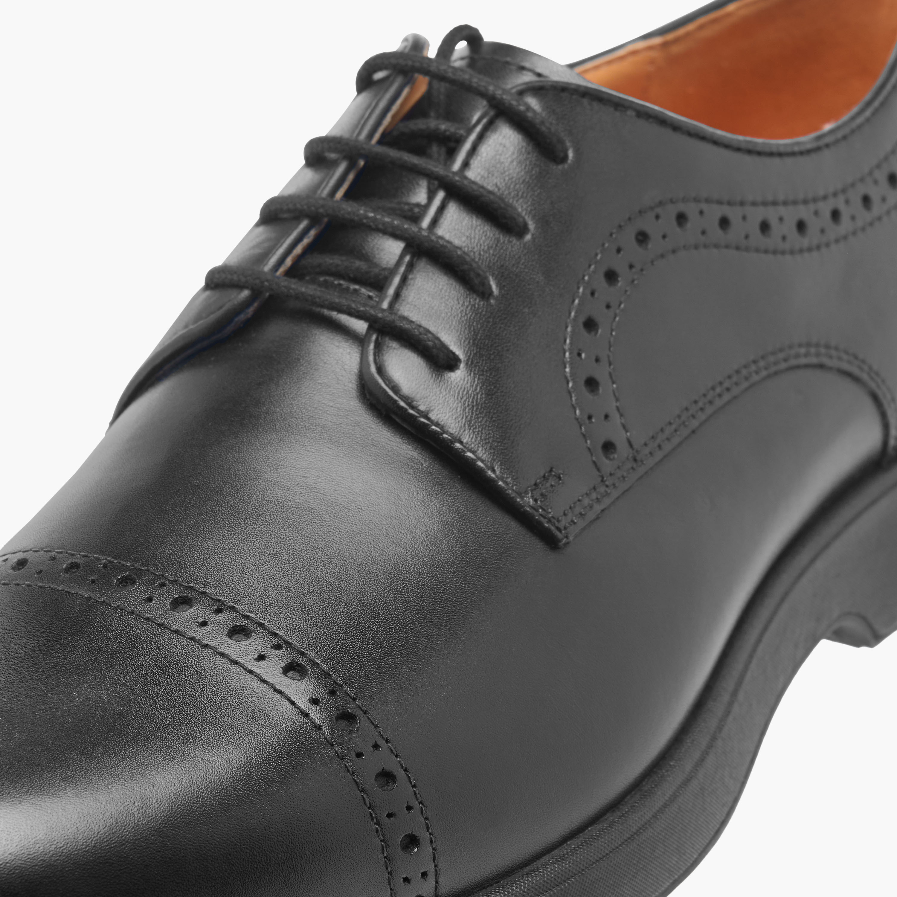 حذاء ديربي إير تيك جلد بتفاصيل مثقبة ورباط إغلاق من لو كونفورت-men-shoes-formalshoes-image-4