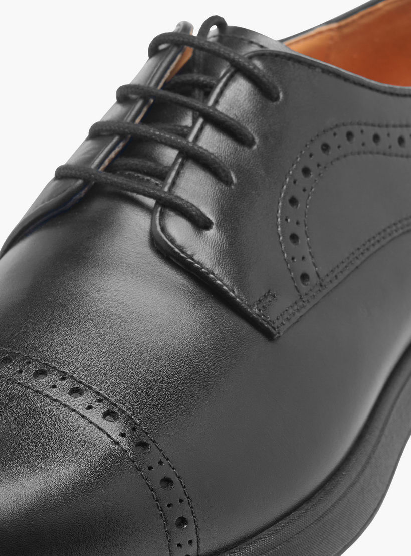 حذاء ديربي إير تيك جلد بتفاصيل مثقبة ورباط إغلاق من لو كونفورت-men-shoes-formalshoes-image-4