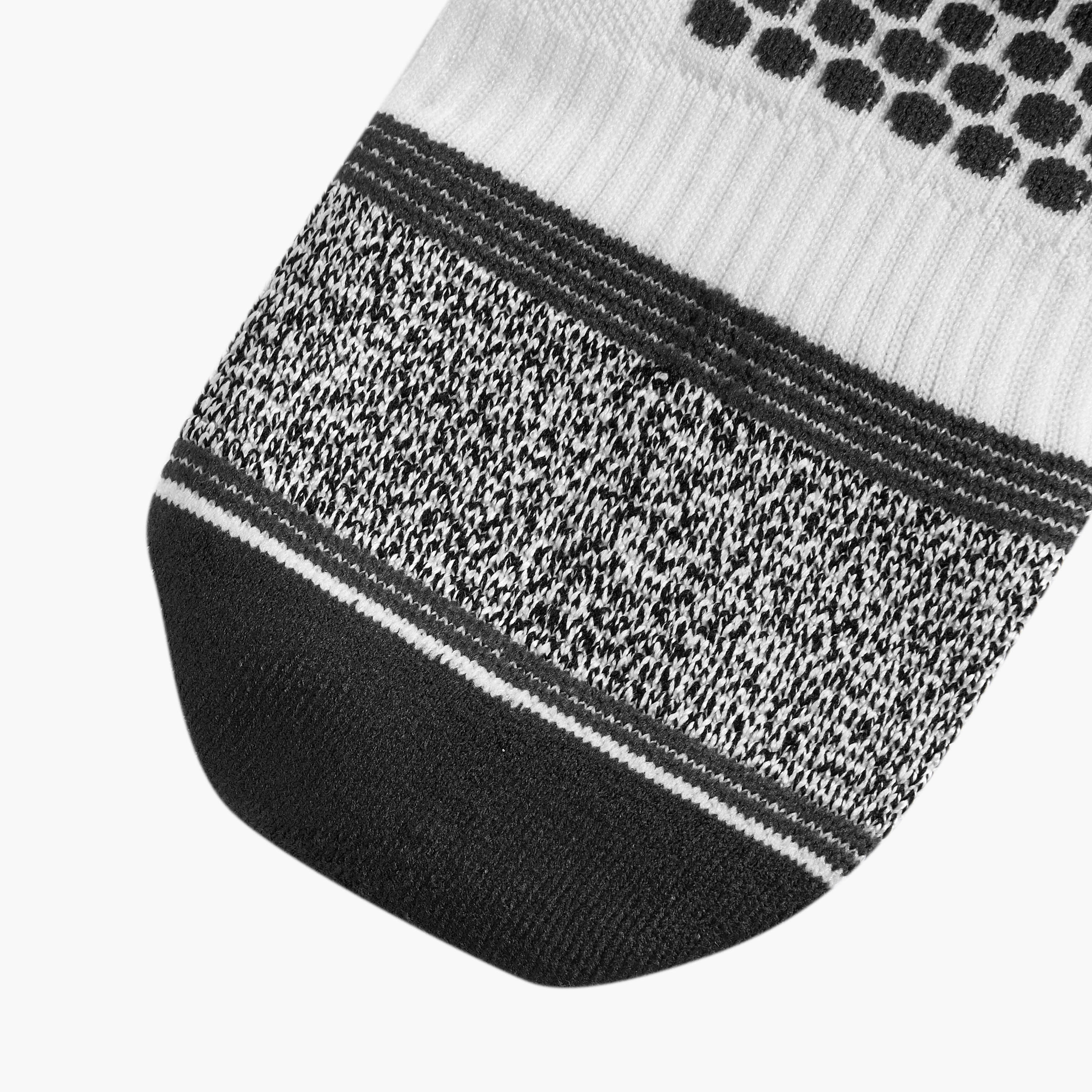 جوارب رياضية مبطنة بارزة الملمس بطول ربلة الساق من كابا-men-socks-image-4