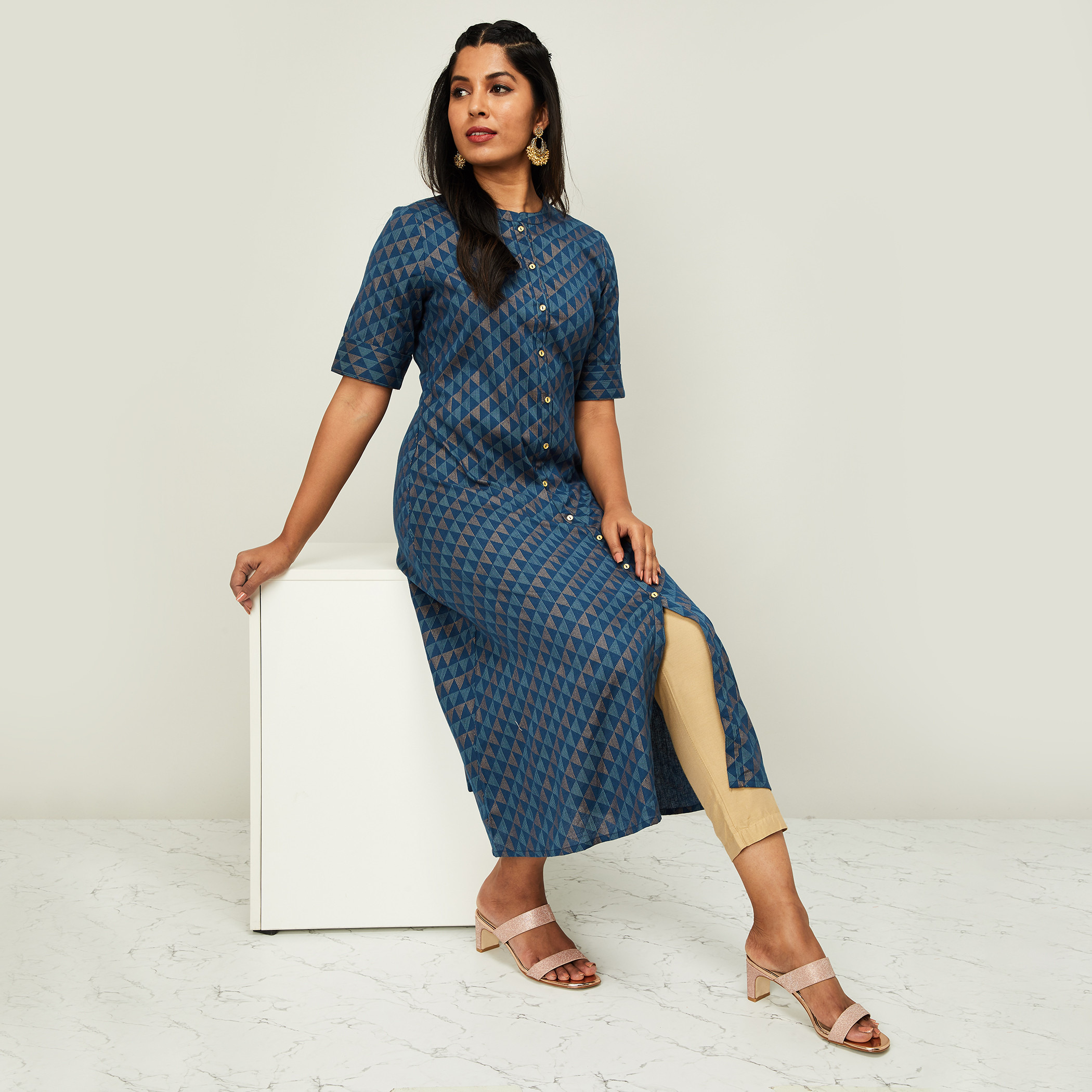 كورتا تقليديّة بطبعات وياقة ماندارين وأكمام 3/4 من ميلانج-women-clothing-ethnicwear-kurtas-image-1