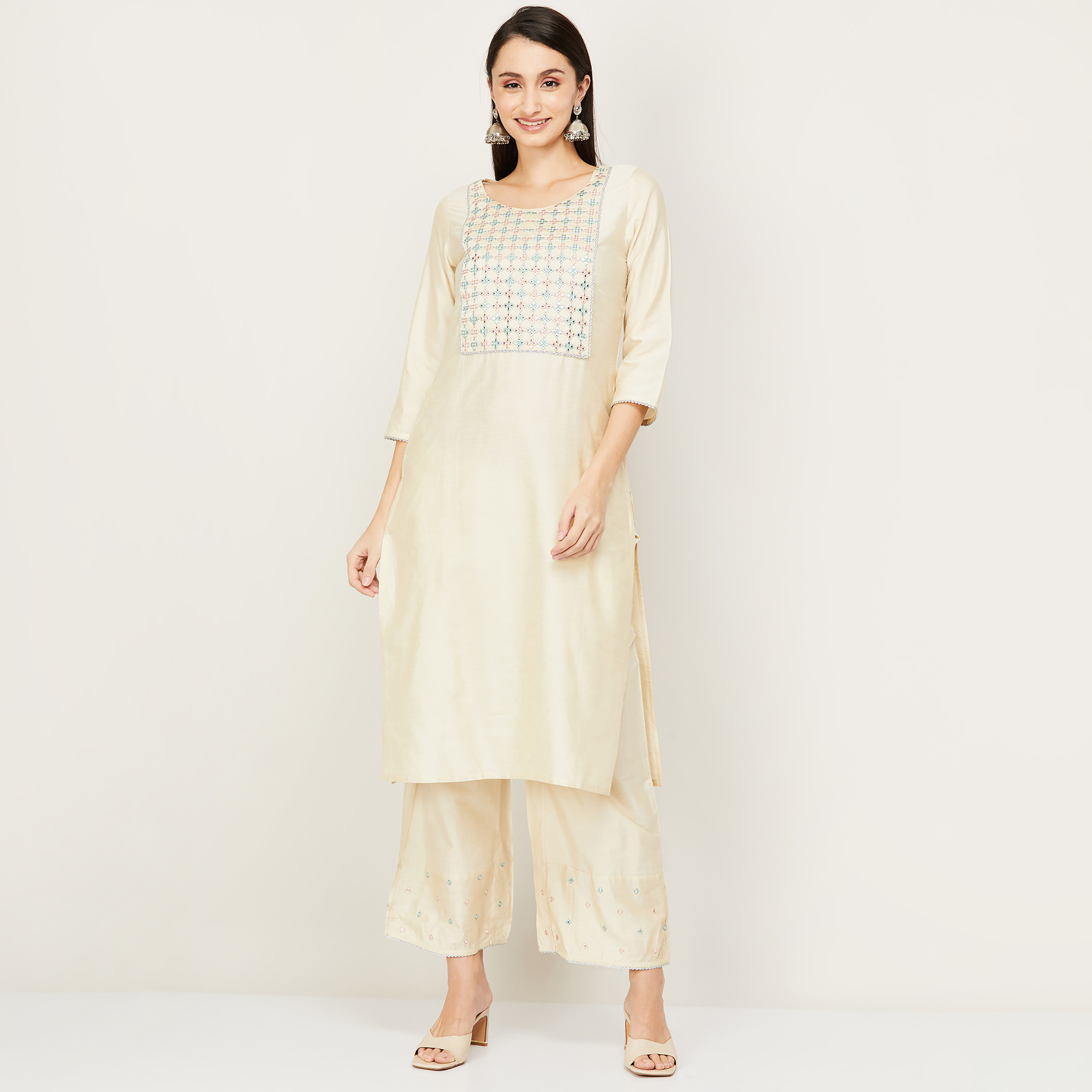 مجموعة كورتا وبالازوزس مع دوباتا مطرزة مع عمل مرآة بلون كريمي من ميلانج للنساء-women-clothing-ethnicwear-salwarsuits-image-8