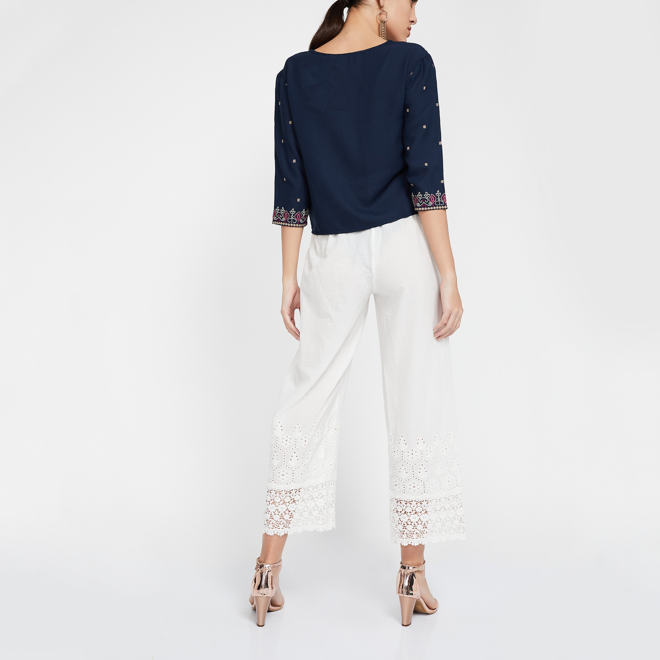 بنطلون تقليدي بخصر مطّاطي متوسّط الارتفاع وأطراف دانتيل من ميلانج-women-clothing-ethnicwear-bottoms-pants-image-2