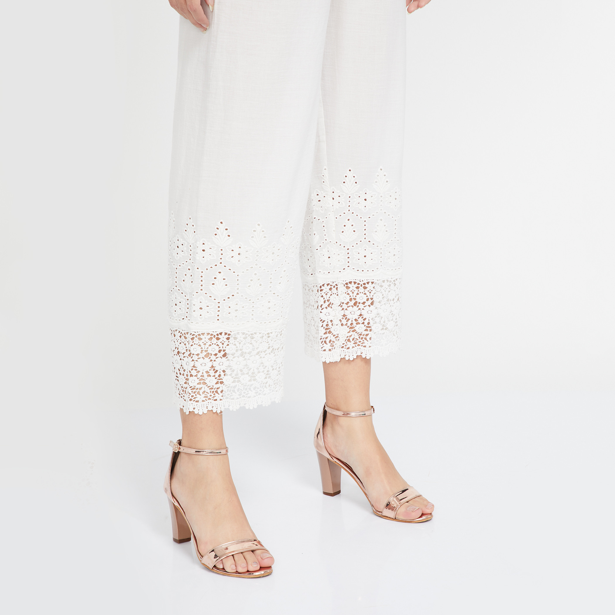 بنطلون تقليدي بخصر مطّاطي متوسّط الارتفاع وأطراف دانتيل من ميلانج-women-clothing-ethnicwear-bottoms-pants-image-3