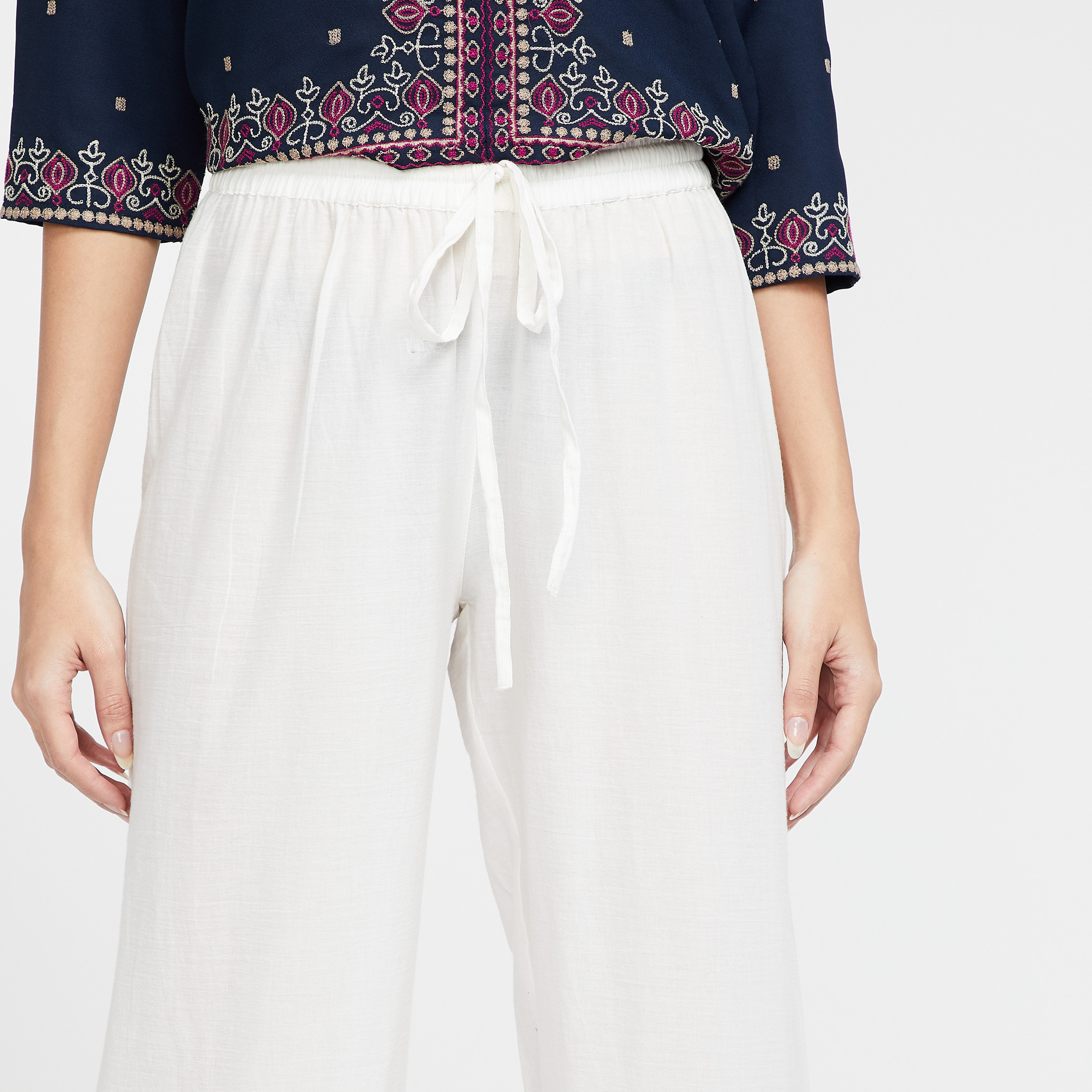 بنطلون تقليدي بخصر مطّاطي متوسّط الارتفاع وأطراف دانتيل من ميلانج-women-clothing-ethnicwear-bottoms-pants-image-4