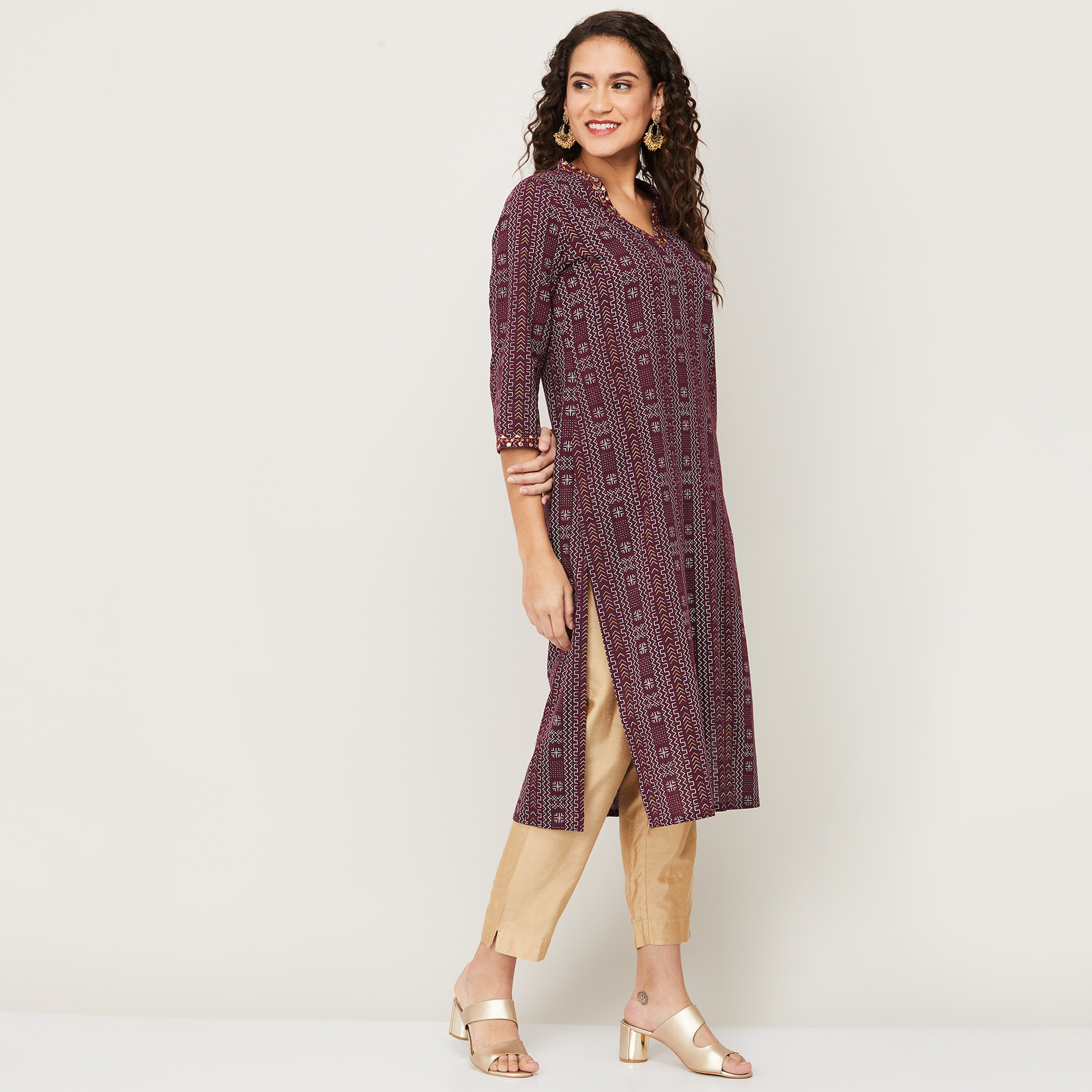 Melange Women Burgundy Printed Pocket Detail V-Neck Straight Kurta-women-clothing-ethnicwear-kurtas-image-2