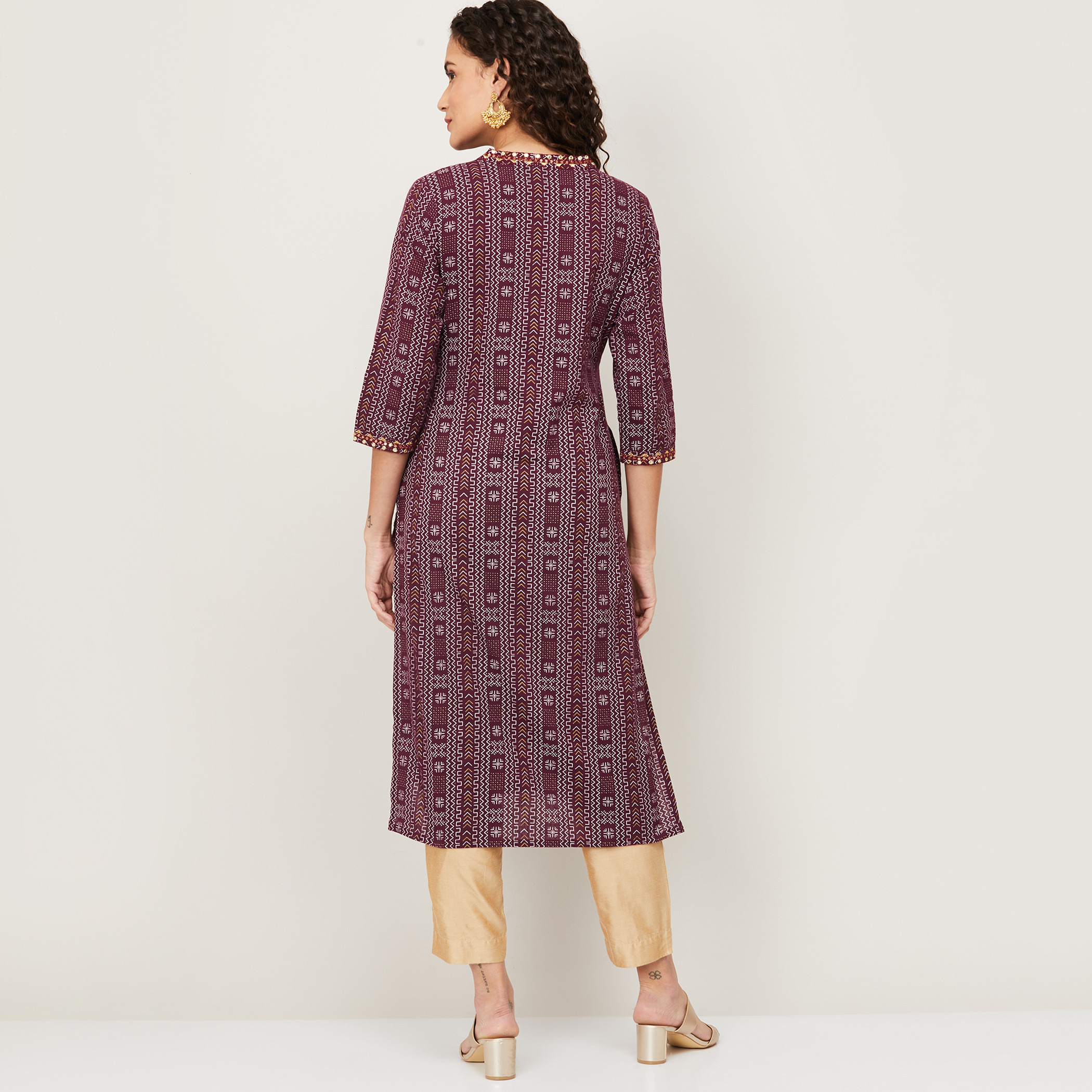 Melange Women Burgundy Printed Pocket Detail V-Neck Straight Kurta-women-clothing-ethnicwear-kurtas-image-5