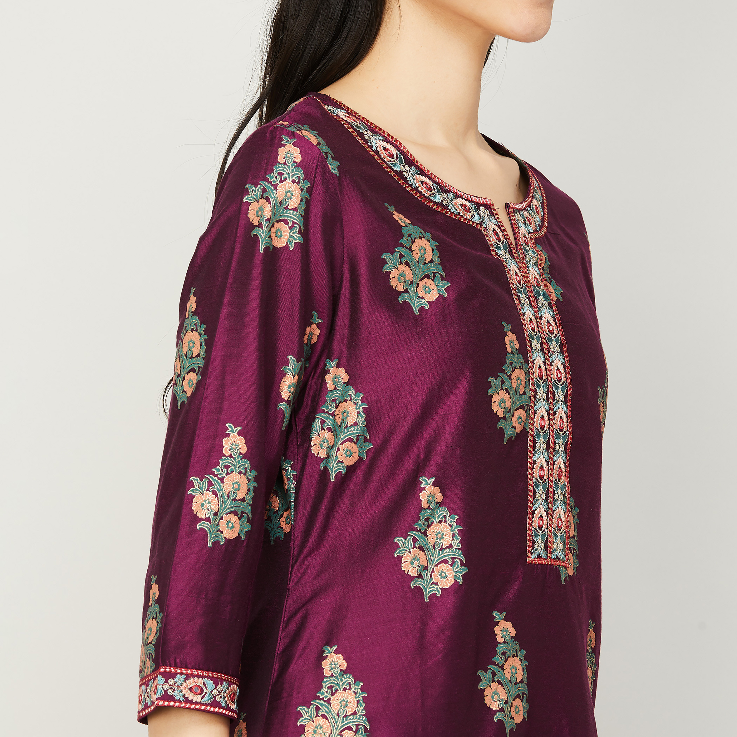 مجموعة كورتا وبالازوس مع دوباتا برقبة دائرية من مزيج النبيذ للنساء من ميلانج-women-clothing-ethnicwear-salwarsuits-image-4