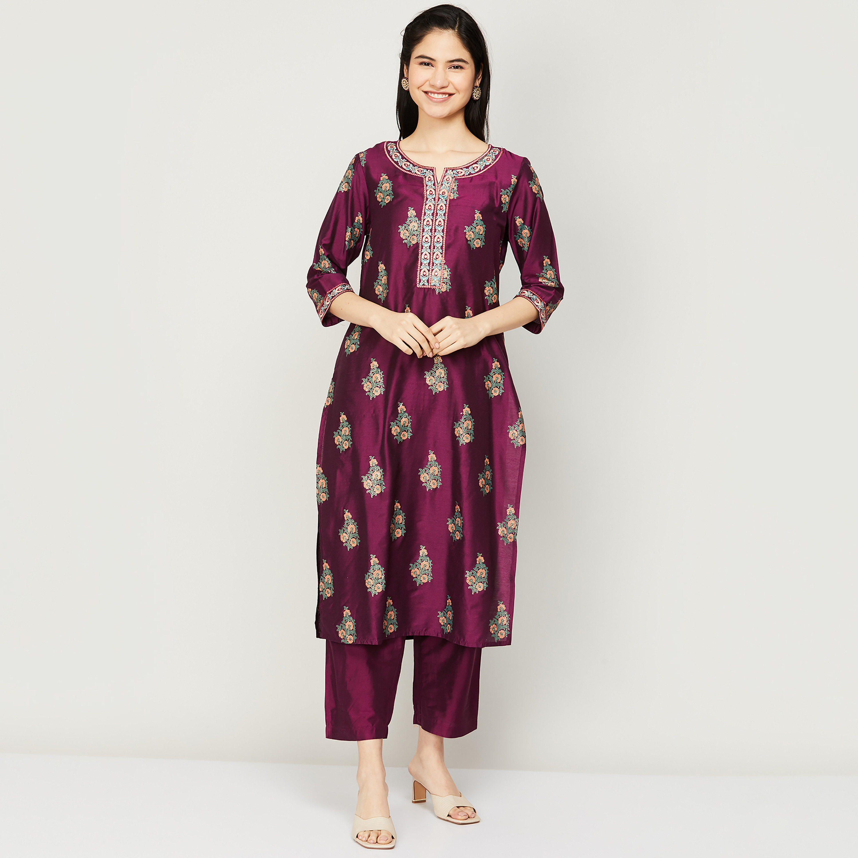 مجموعة كورتا وبالازوس مع دوباتا برقبة دائرية من مزيج النبيذ للنساء من ميلانج-women-clothing-ethnicwear-salwarsuits-image-5