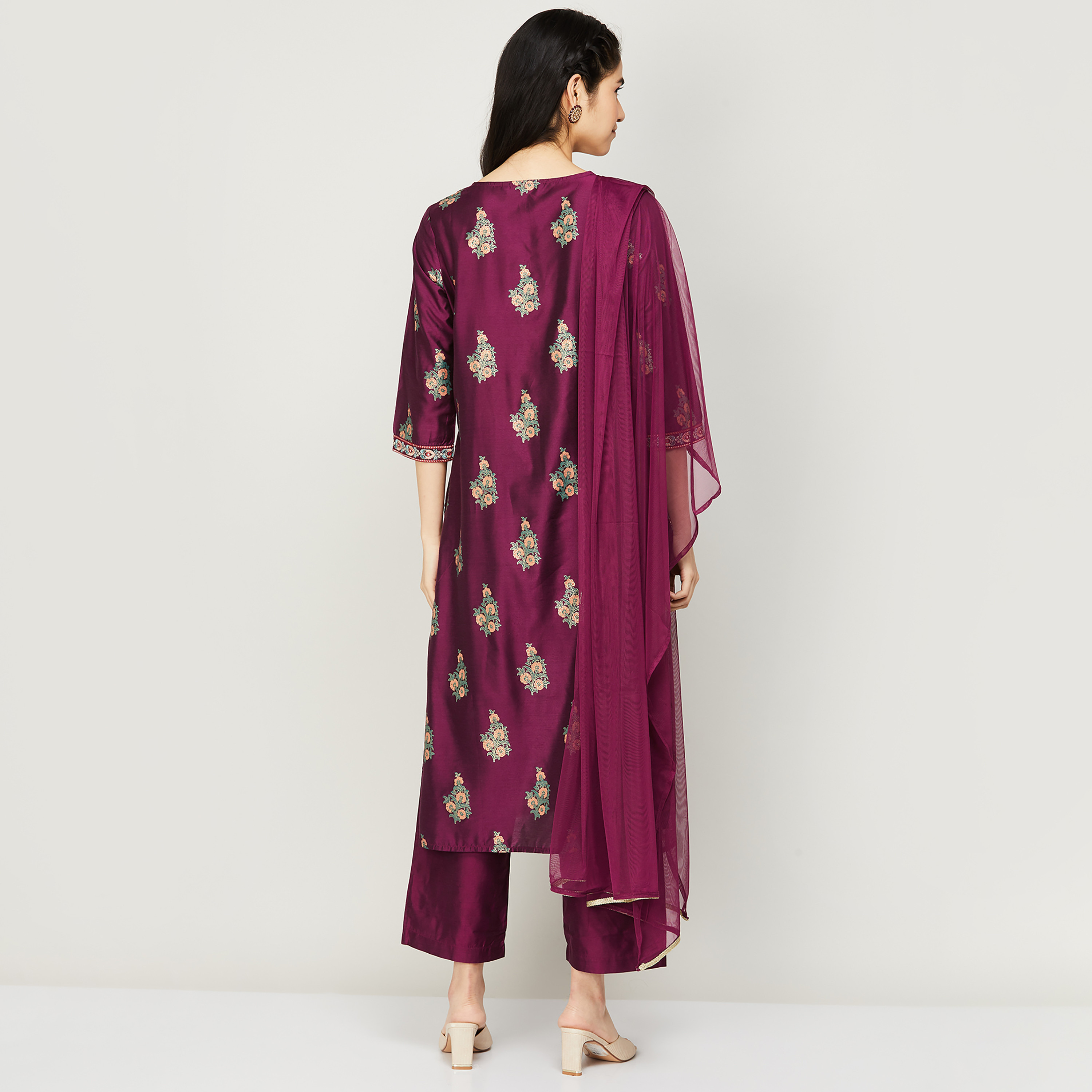 مجموعة كورتا وبالازوس مع دوباتا برقبة دائرية من مزيج النبيذ للنساء من ميلانج-women-clothing-ethnicwear-salwarsuits-image-6