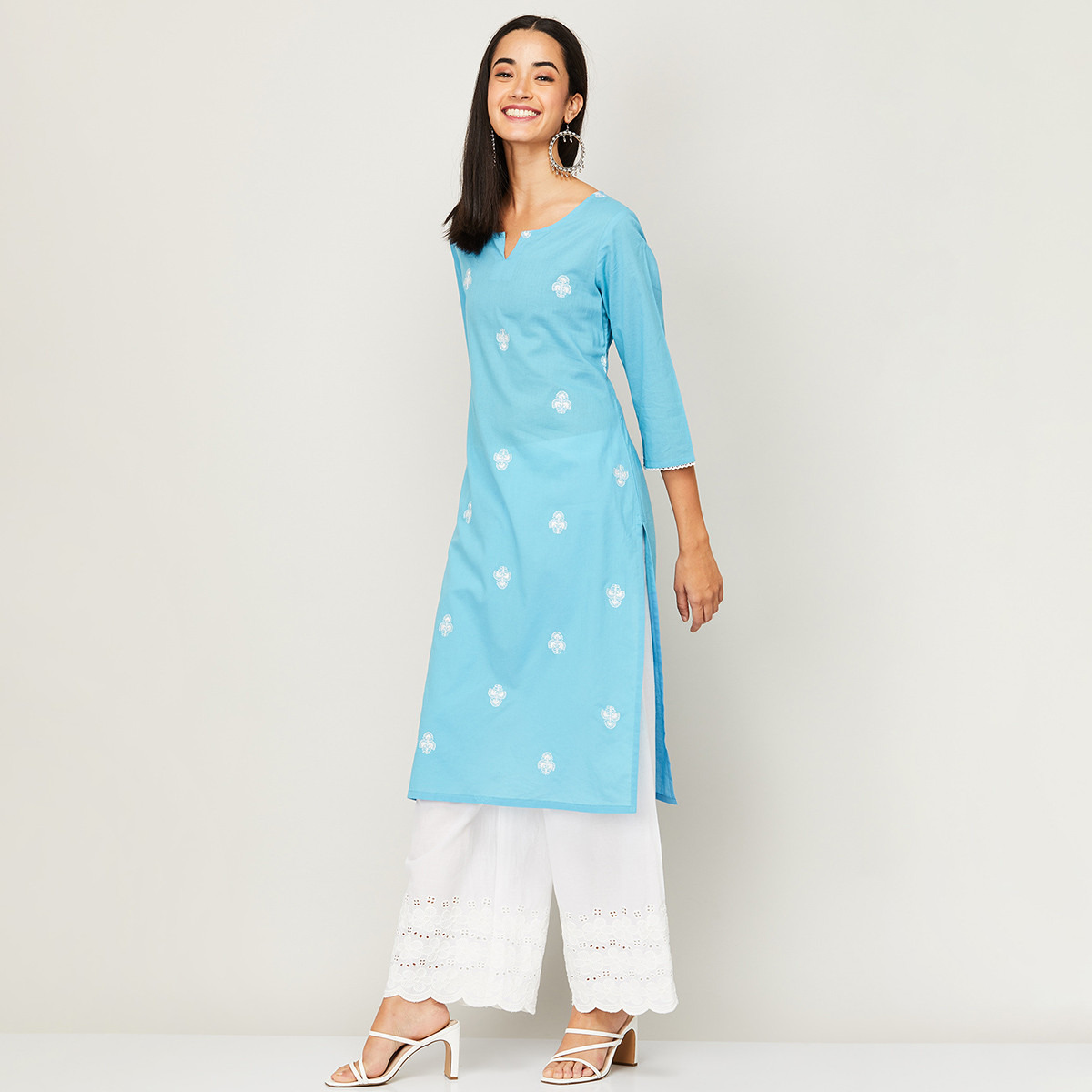 كورتا نسائي أزرق مائي مطرز برقبة مدببة من ميلانج-women-clothing-ethnicwear-kurtas-image-3