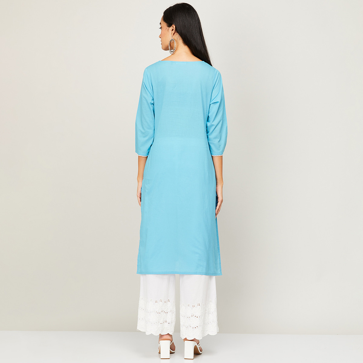 كورتا نسائي أزرق مائي مطرز برقبة مدببة من ميلانج-women-clothing-ethnicwear-kurtas-image-5