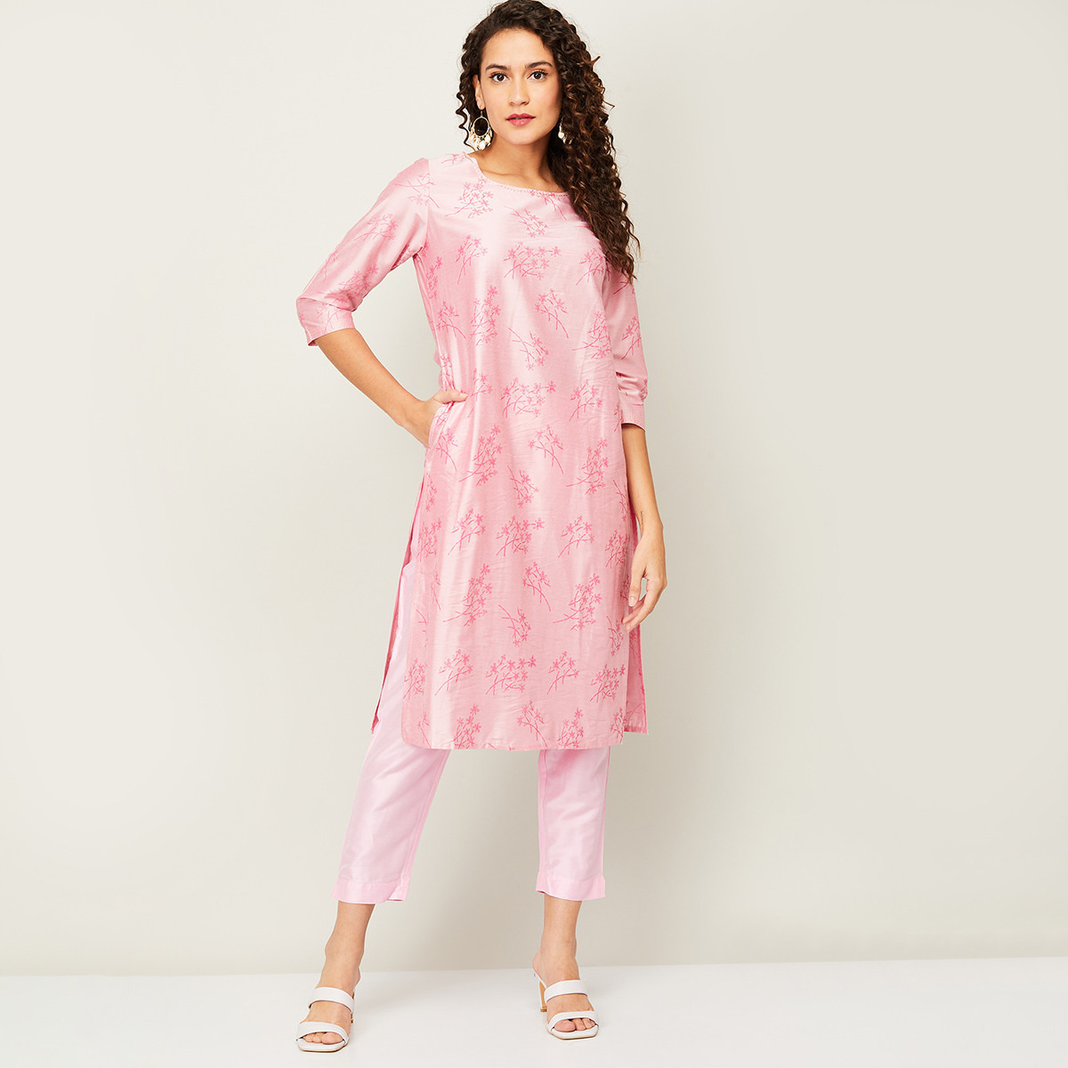 كورتا مستقيمة برقبة مستديرة مزينة بالترتر الوردي المغبر مع جيوب جانبية من ميلانج للنساء-women-clothing-ethnicwear-kurtas-image-1