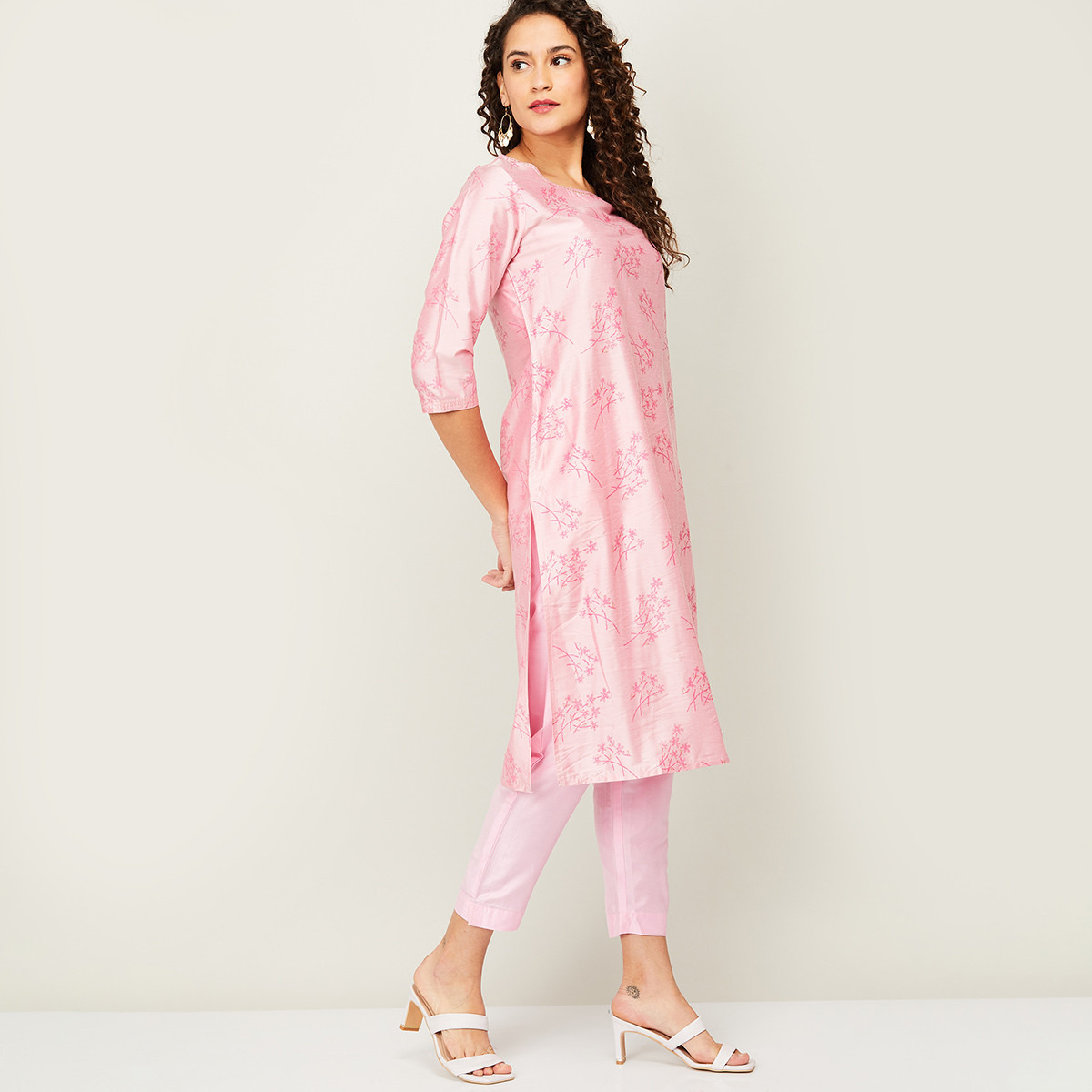 كورتا مستقيمة برقبة مستديرة مزينة بالترتر الوردي المغبر مع جيوب جانبية من ميلانج للنساء-women-clothing-ethnicwear-kurtas-image-3
