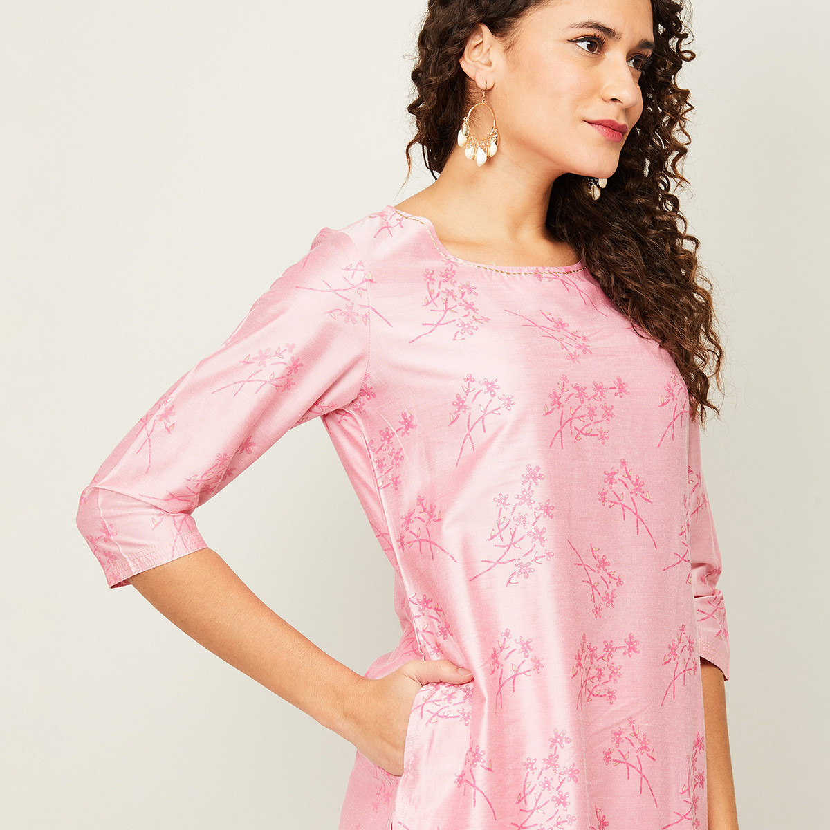 كورتا مستقيمة برقبة مستديرة مزينة بالترتر الوردي المغبر مع جيوب جانبية من ميلانج للنساء-women-clothing-ethnicwear-kurtas-image-4