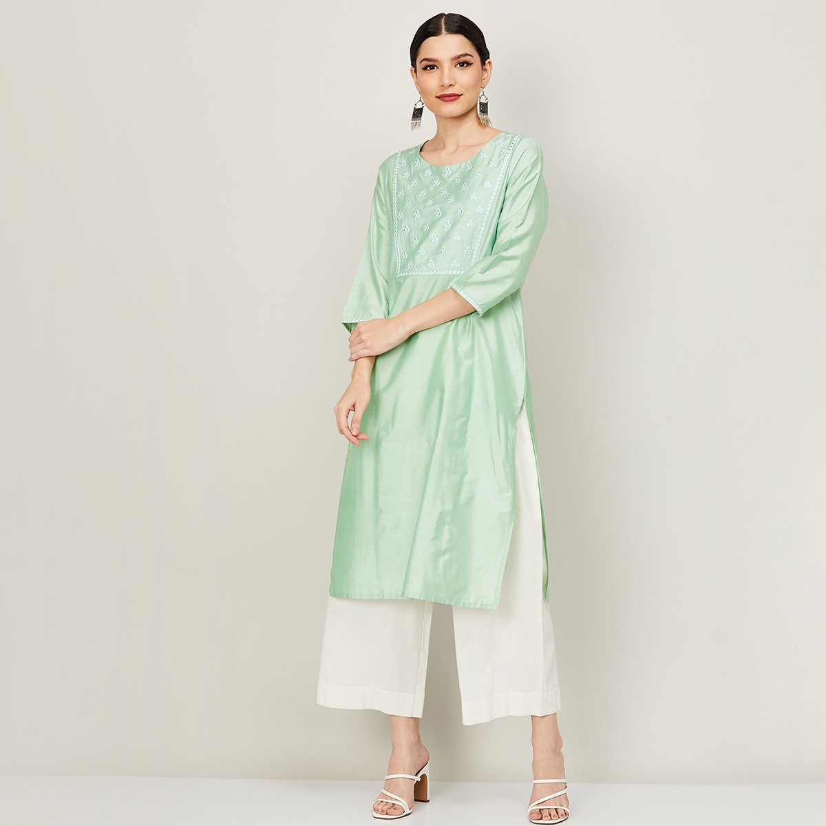 كورتا برقبة دائرية مطرزة باللون الوردي مع عمل المرايا للنساء من ميلانج-women-clothing-ethnicwear-kurtas-image-1