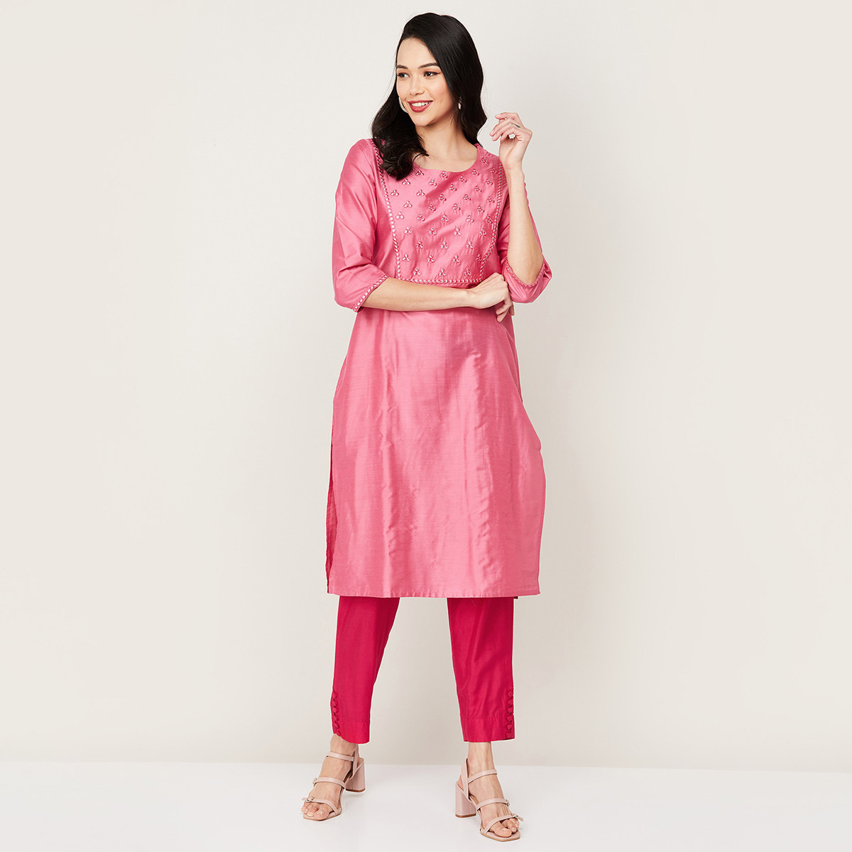 كورتا برقبة دائرية مطرزة باللون الوردي مع عمل المرايا للنساء من ميلانج-women-clothing-ethnicwear-kurtas-image-7