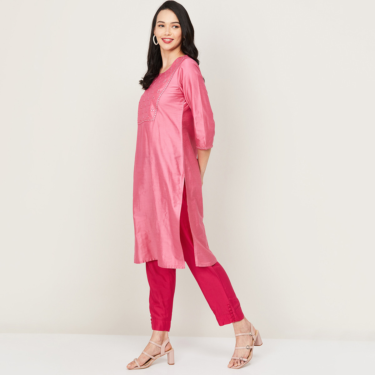 كورتا برقبة دائرية مطرزة باللون الوردي مع عمل المرايا للنساء من ميلانج-women-clothing-ethnicwear-kurtas-image-8