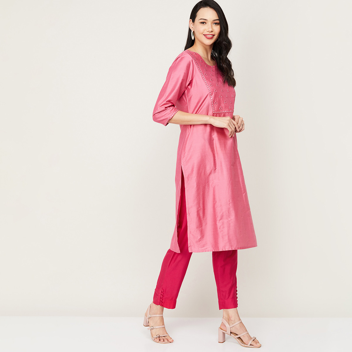 كورتا برقبة دائرية مطرزة باللون الوردي مع عمل المرايا للنساء من ميلانج-women-clothing-ethnicwear-kurtas-image-9