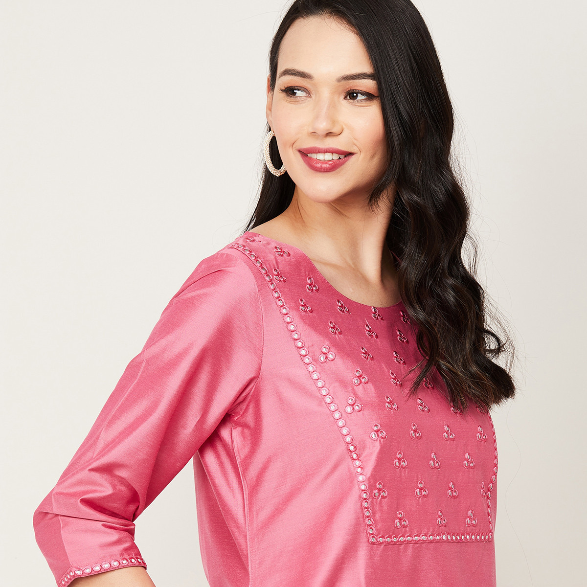 كورتا برقبة دائرية مطرزة باللون الوردي مع عمل المرايا للنساء من ميلانج-women-clothing-ethnicwear-kurtas-image-10