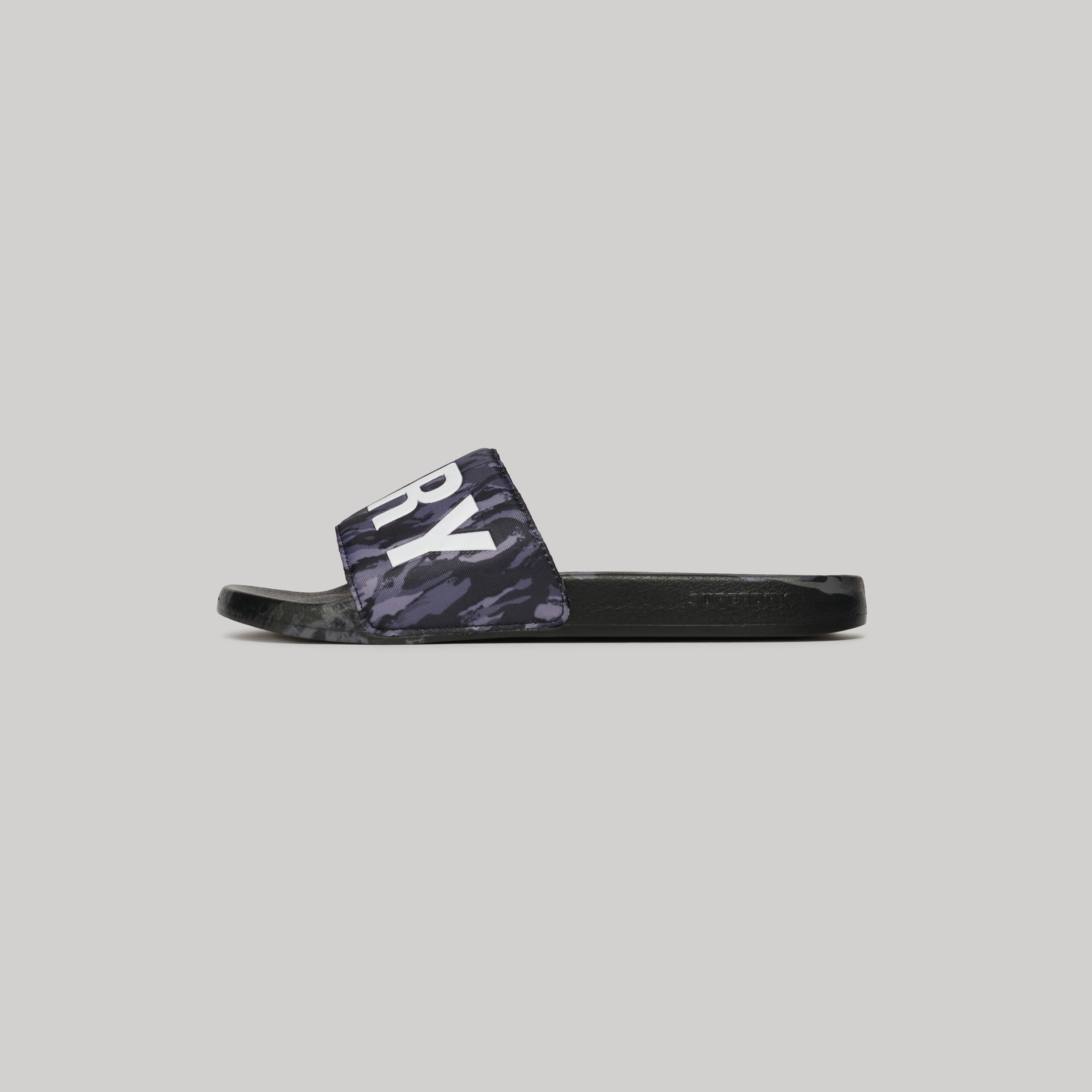 شبشب حمام سباحة مموه بتفاصيل شعار للرجال من سوبر دراي-men-shoes-flipflopsandslides-image-2
