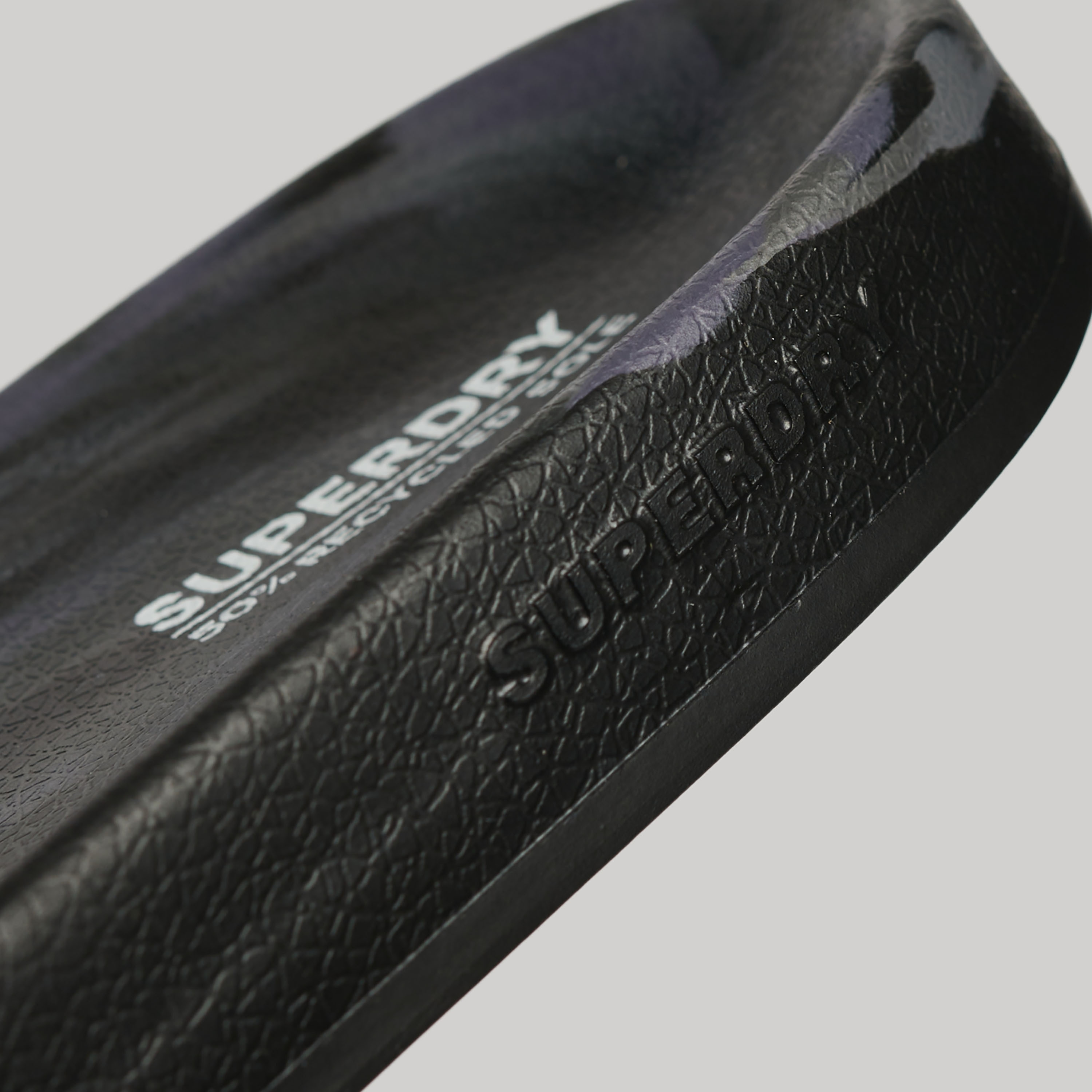 شبشب حمام سباحة مموه بتفاصيل شعار للرجال من سوبر دراي-men-shoes-flipflopsandslides-image-4