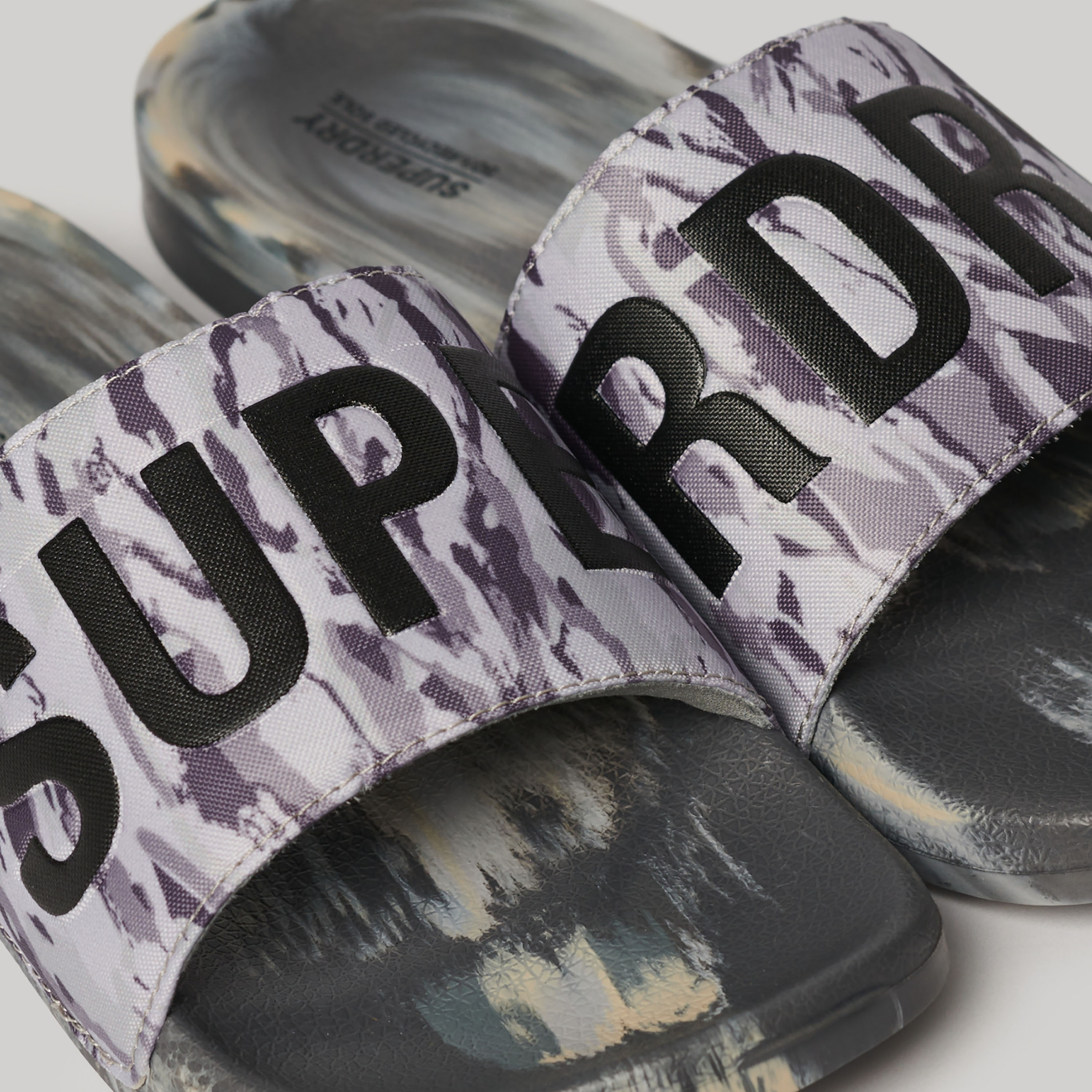 شبشب حمام سباحة مموه بتفاصيل شعار للرجال من سوبر دراي-men-shoes-flipflopsandslides-image-7
